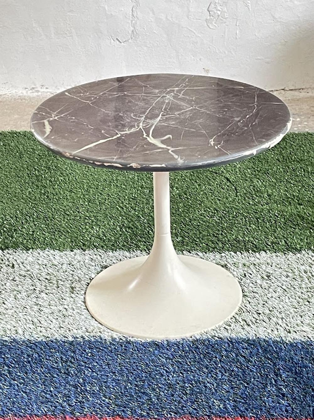 Allemand Rare table d'appoint Ilse Möbel 