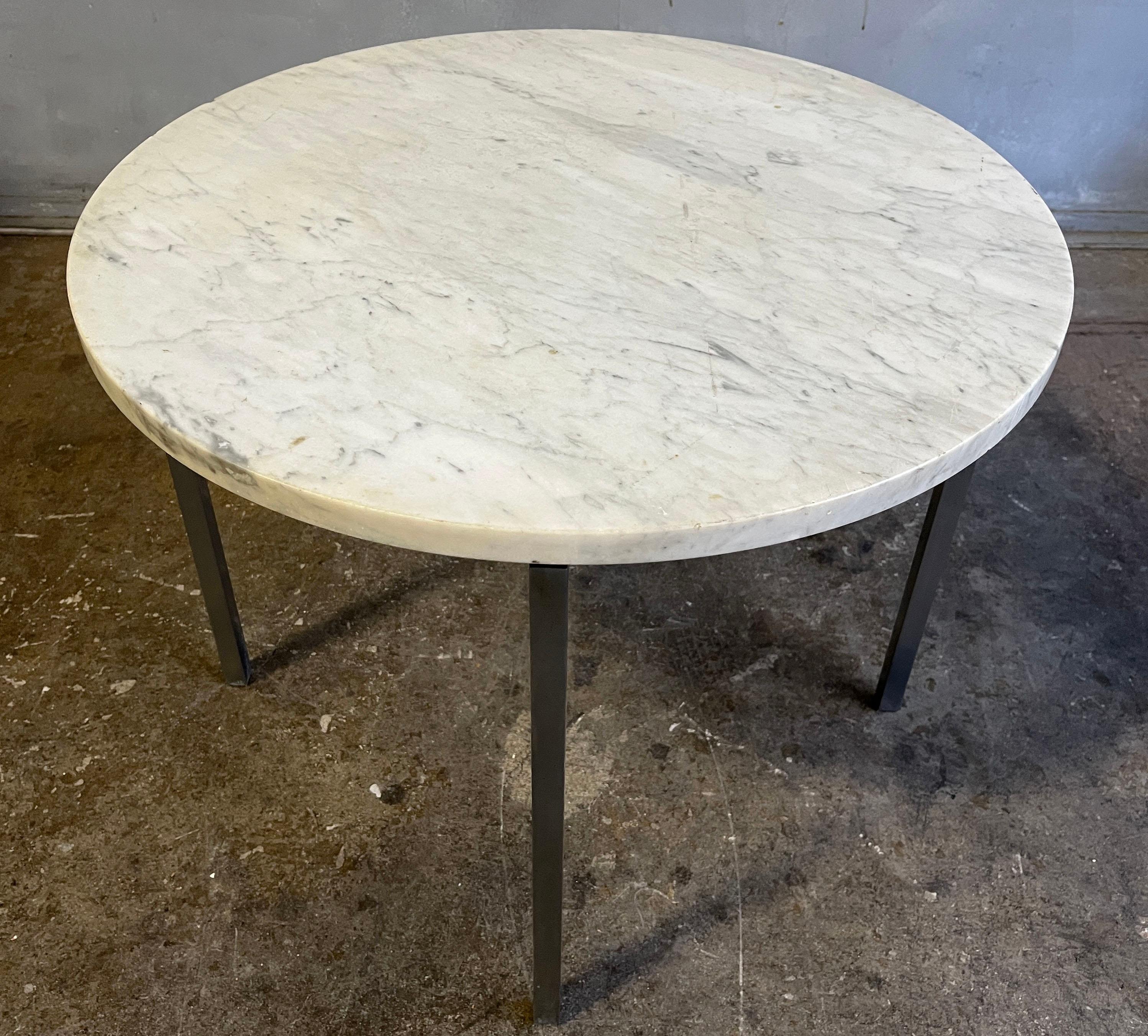 Rare table en marbre du milieu du siècle Florence Knoll en vente 1