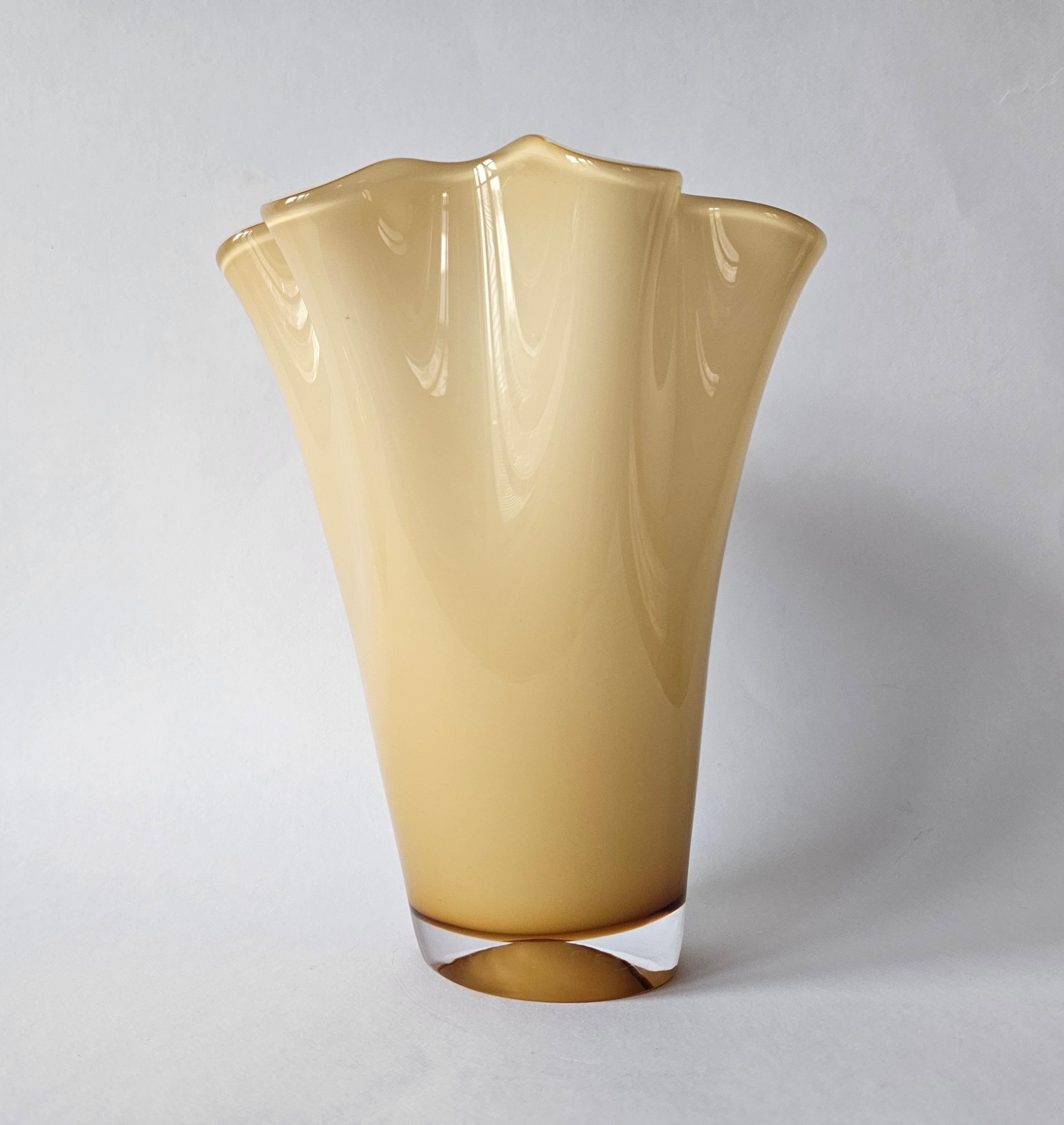 Raro jarrón de cristal de Murano de mediados de siglo Fazzoletto, Italia, años 70 en Excelente estado para la venta en Praha, CZ