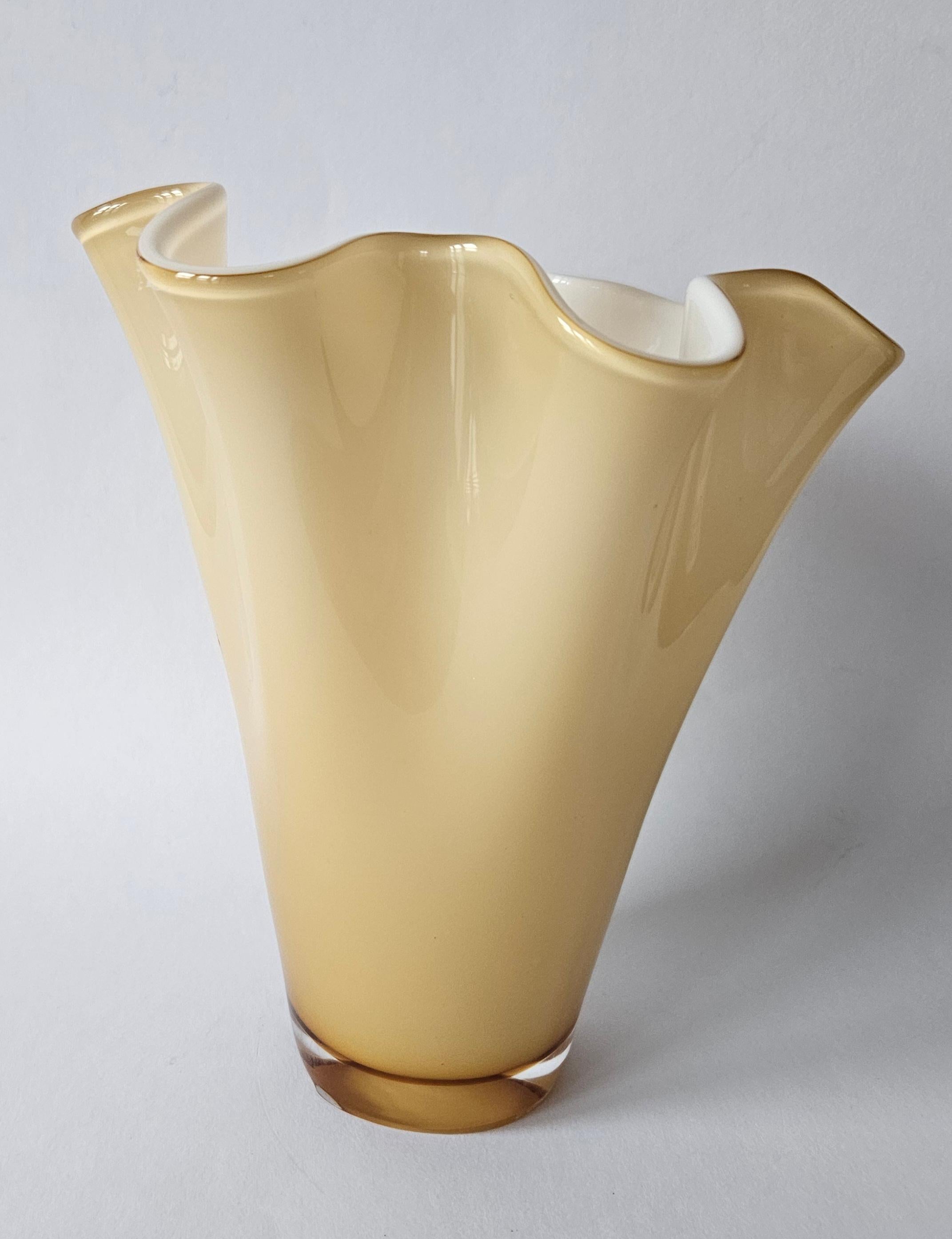 Raro jarrón de cristal de Murano de mediados de siglo Fazzoletto, Italia, años 70 finales del siglo XX en venta