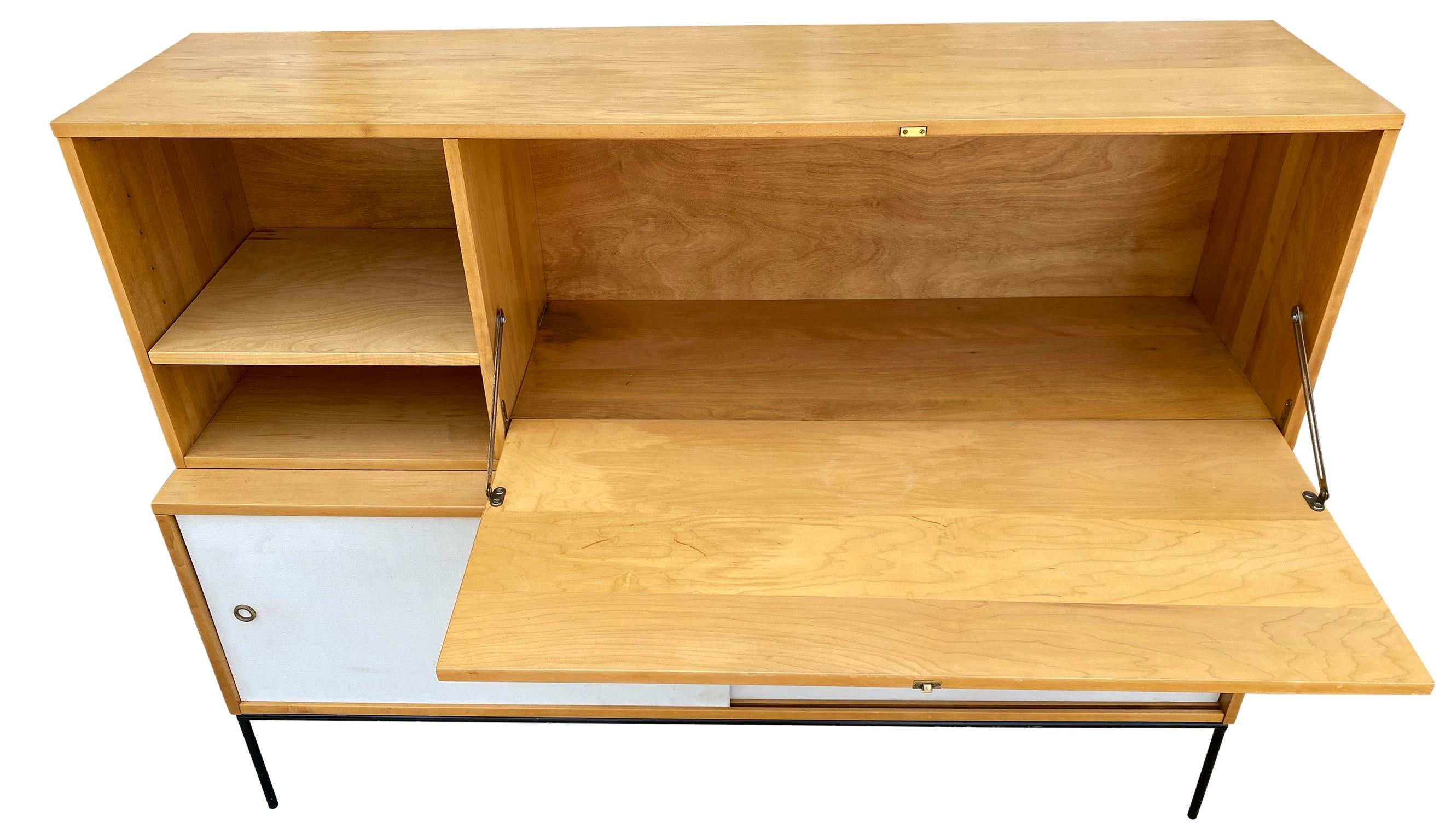 Rare Midcentury Paul McCobb #1562 Drop Lid Desk on Low Credenza Maple White In Good Condition For Sale In BROOKLYN, NY