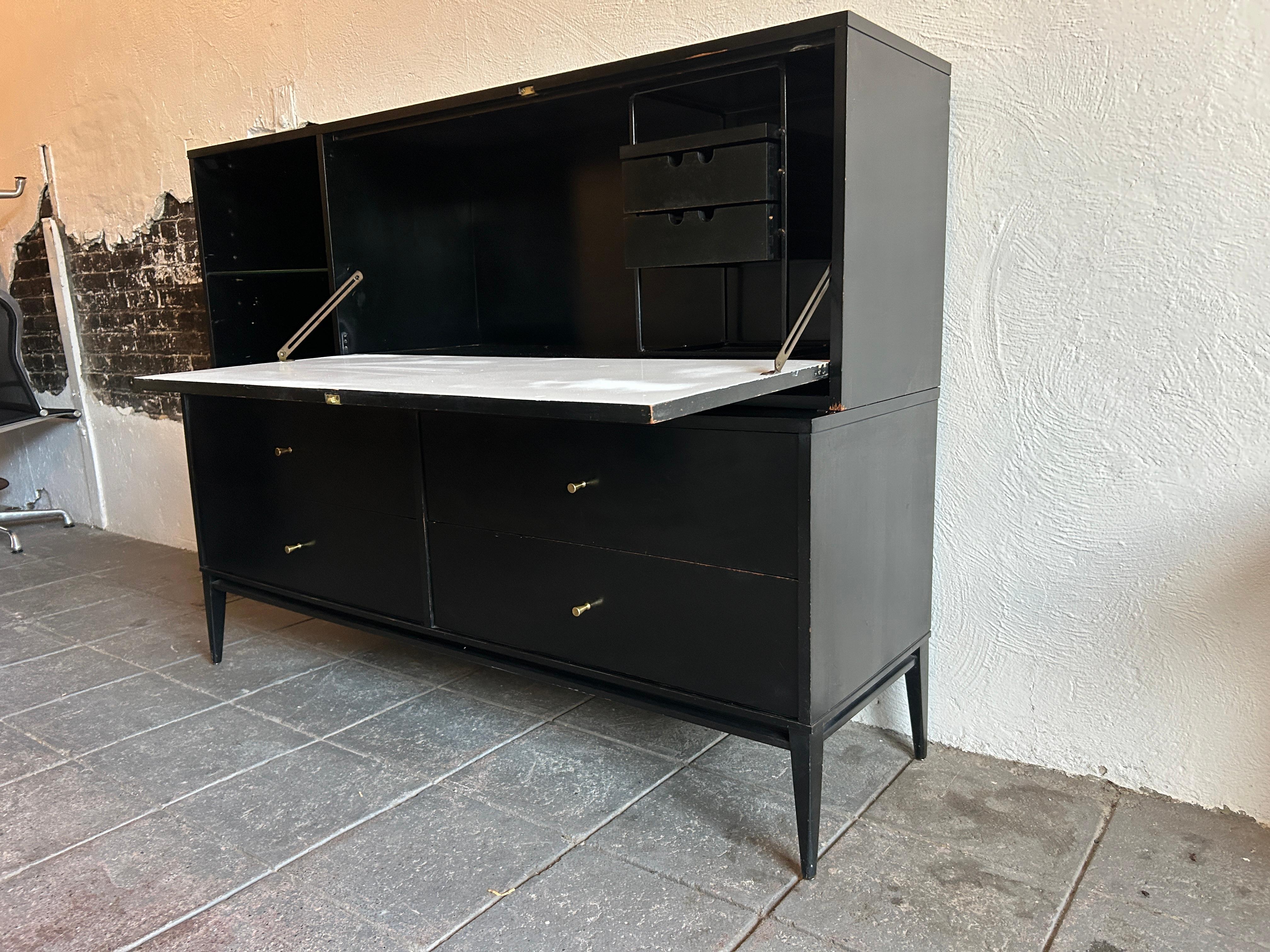 American Rare Midcentury Paul McCobb #1562 Drop Lid Desk with Organizer Maple Black Brass