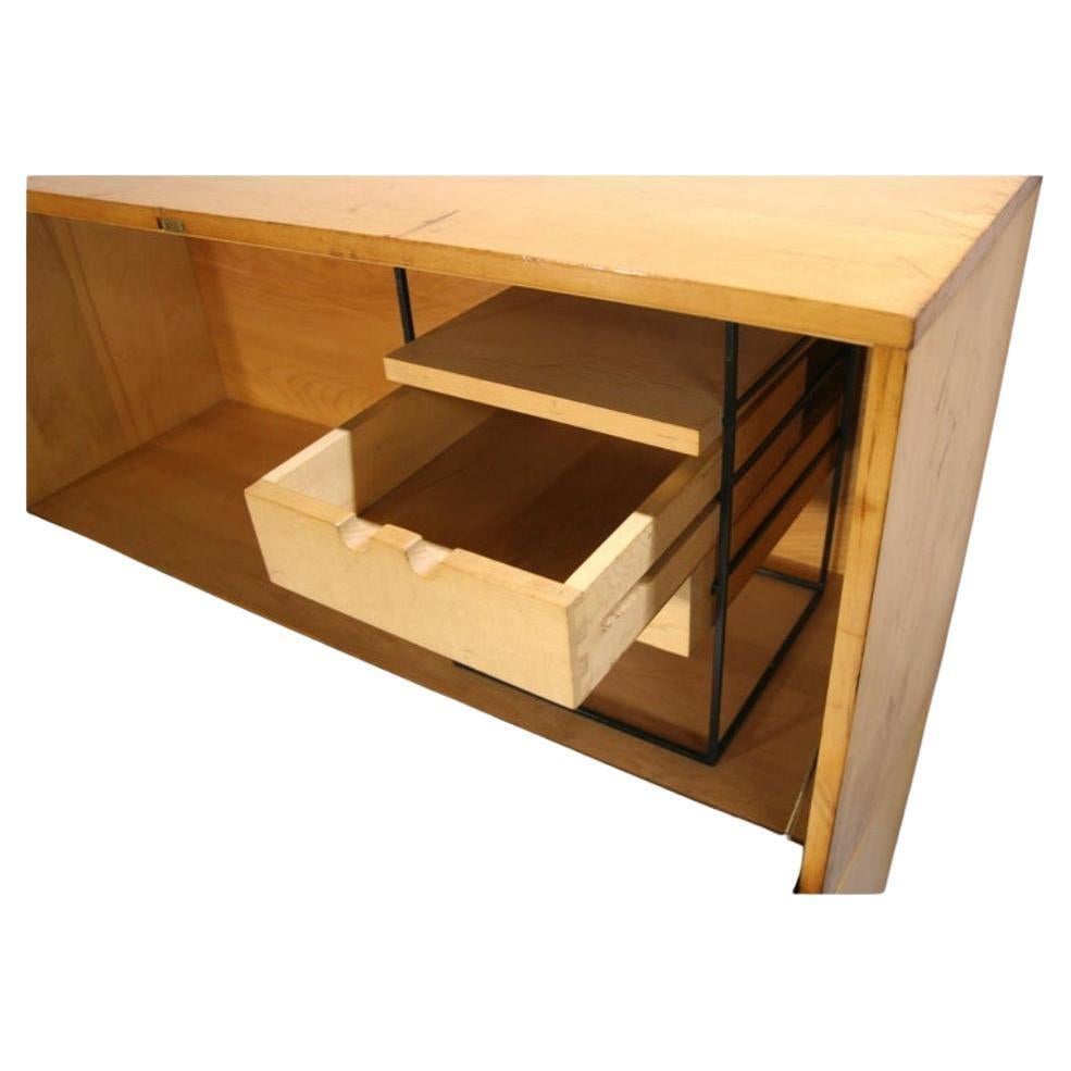 Rare Midcentury Paul McCobb 1562 Drop Lid Desk with Organizer Maple T Pulls In Good Condition For Sale In Brooklyn, NY