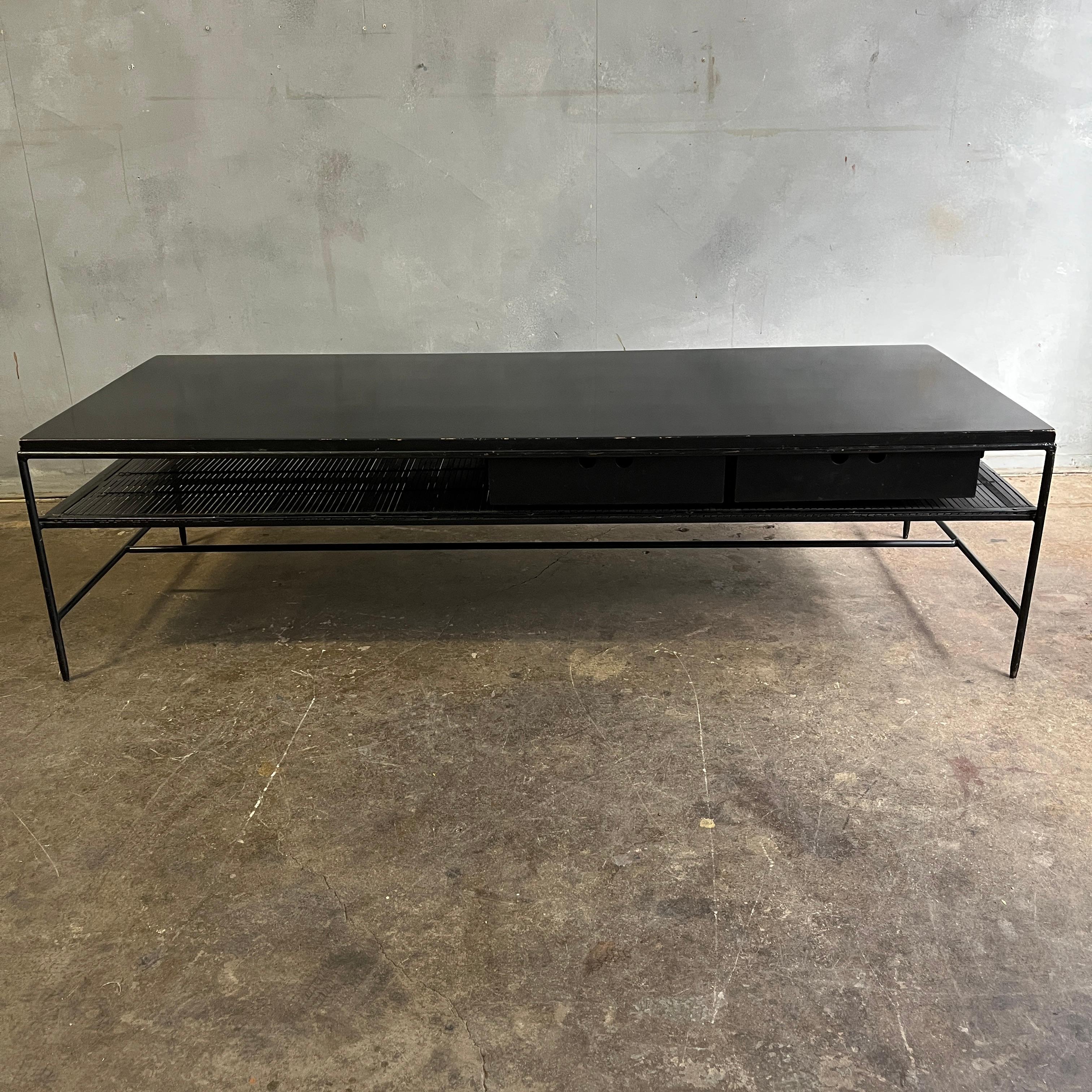 Rare Mid-Century Paul McCobb #1584 Coffee Table Bench All Black In Good Condition In BROOKLYN, NY