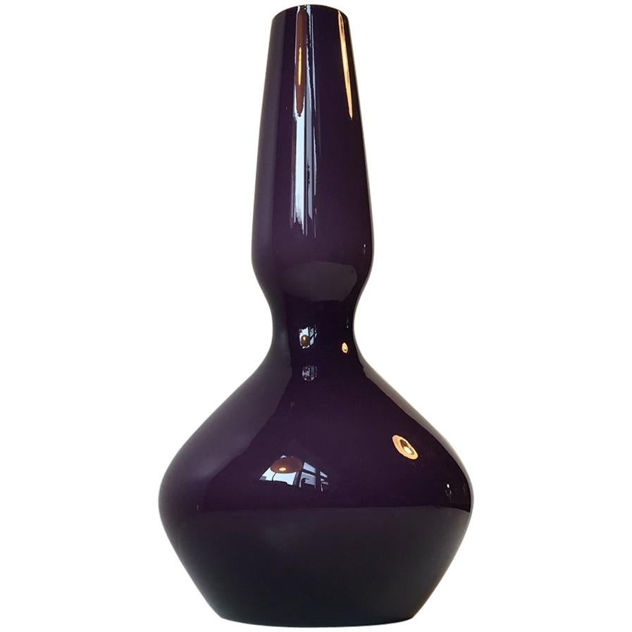 Rare vase en verre violet du milieu du siècle dernier par Jacob E. Bang - Holmegaard, Danemark, années 1970