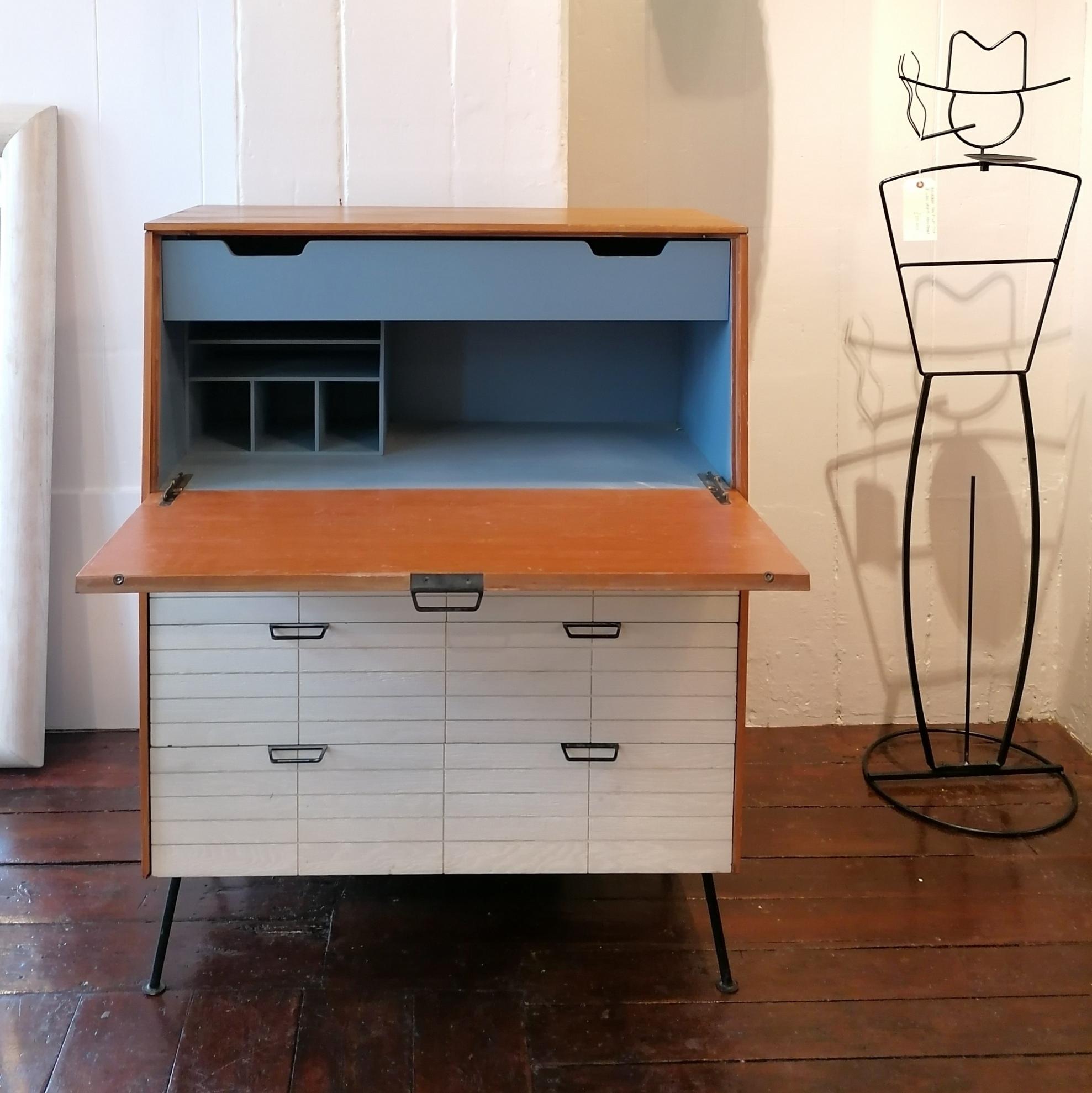 Rare Raymond Loewy for Mengel Furniture desk / cabinet with drop-down front, USA 1950s.
Oak veneer body, cerused oak drawers with incised geometric lines. Stands on angled black iron legs with circular feet. Desk interior in original blue