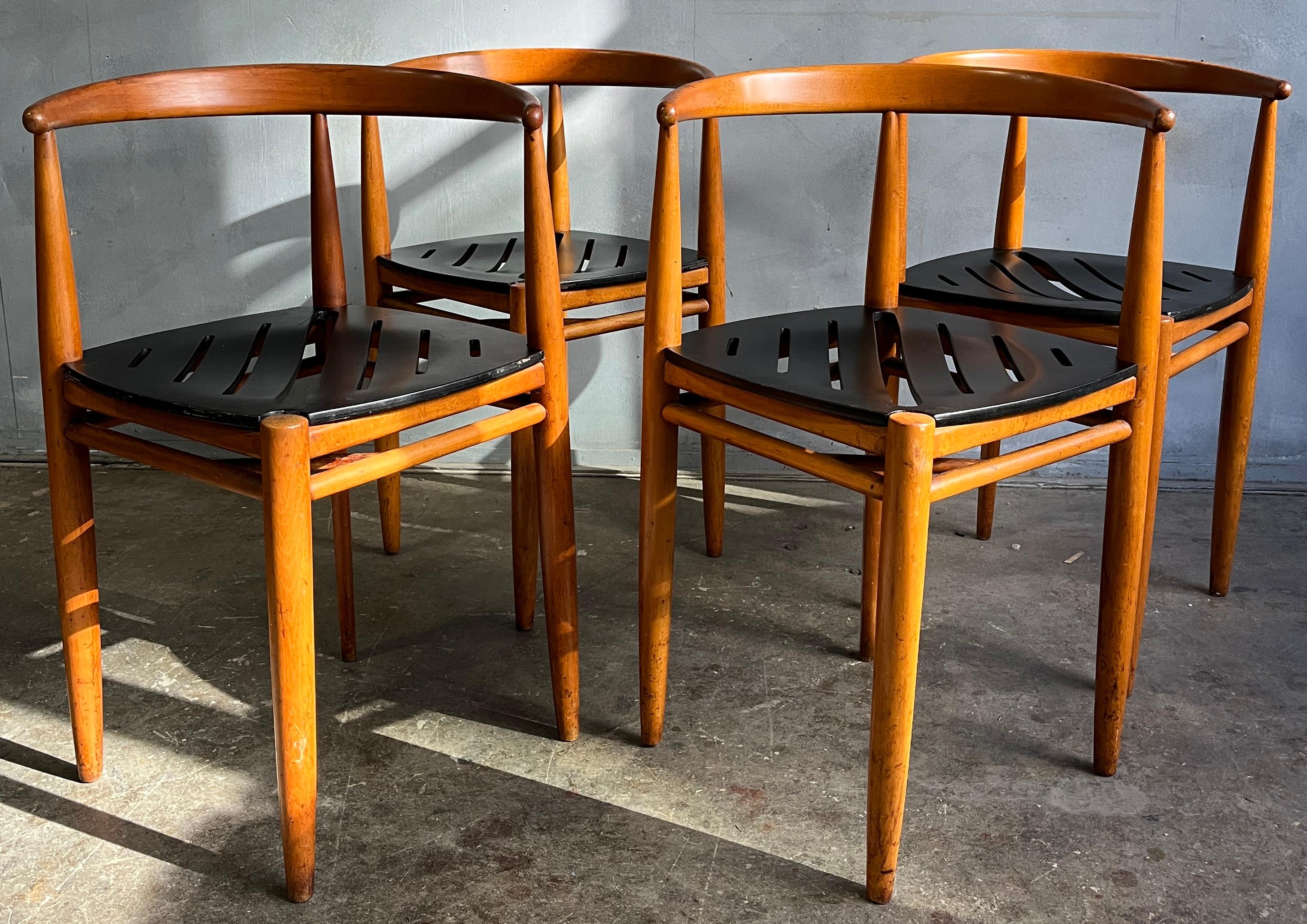 Suédois Rare chaises de salle à manger scandinave du milieu du siècle, ensemble de quatre chaises en vente