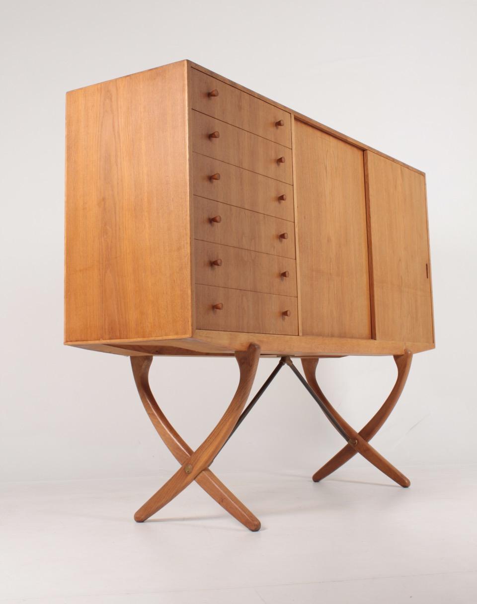 Rare Midcentury Sideboard in Oak Model CH-304 by Hans Wegner, 1950s 6