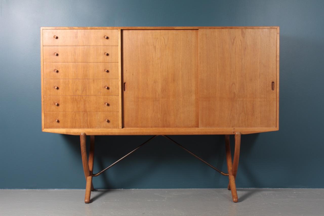 Scandinavian Modern Rare Midcentury Sideboard in Oak Model CH-304 by Hans Wegner, 1950s