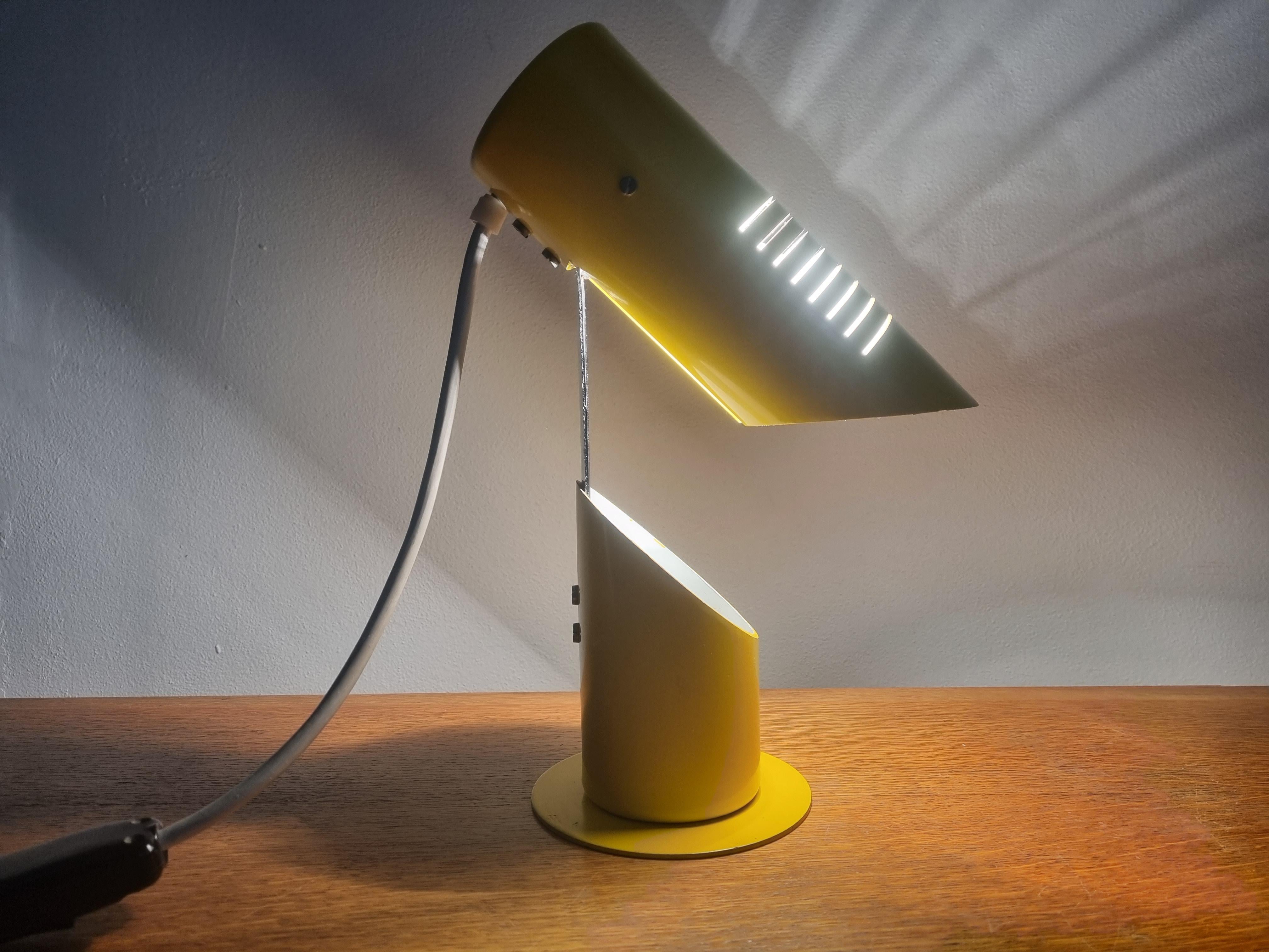 Rare lampe de bureau du milieu du siècle dernier, ère spatiale, Italie, 1970 en vente 4