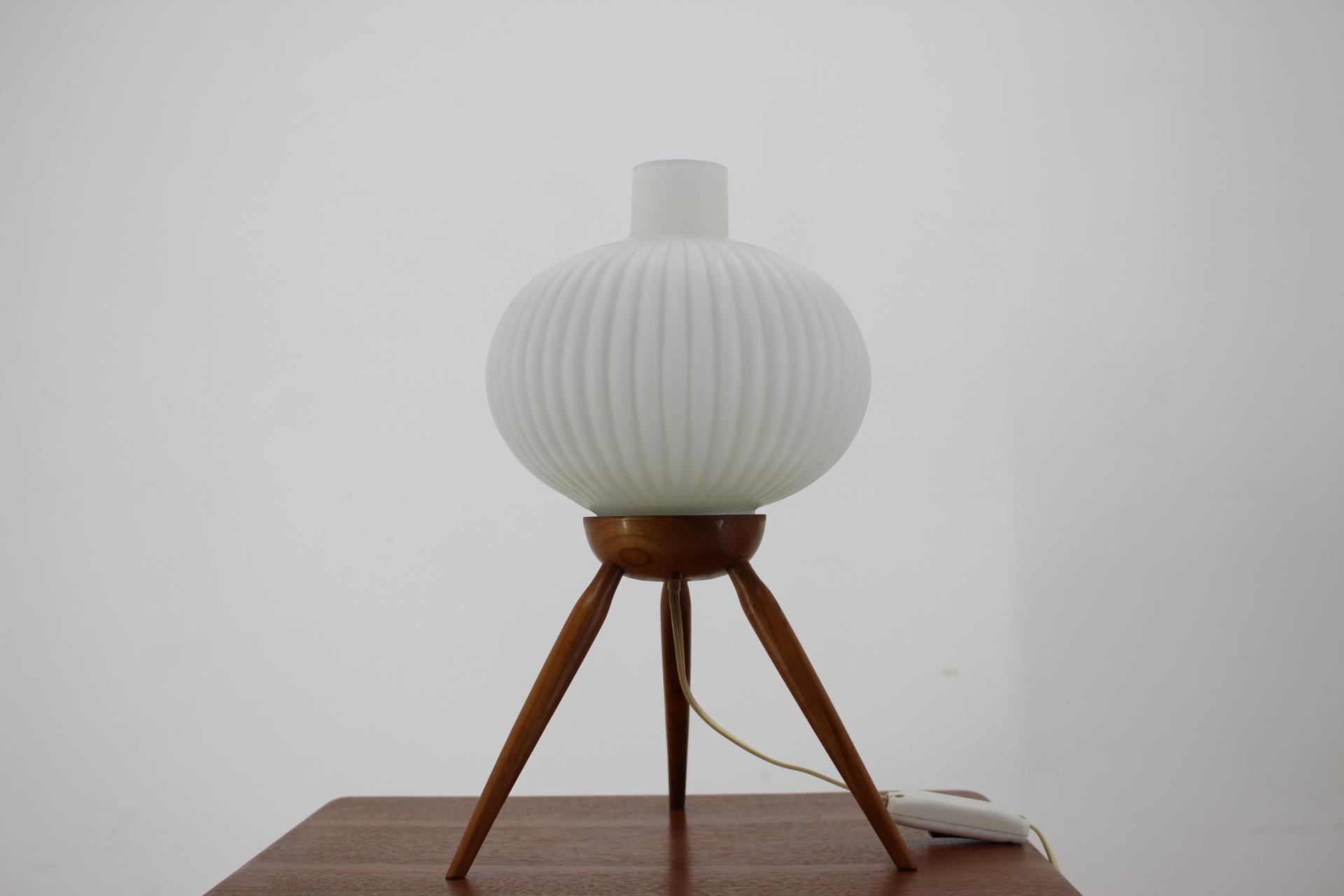 Mid-Century Modern Rare lampe de table du milieu du siècle ULUV, Krásná Jizba, années 1960 en vente