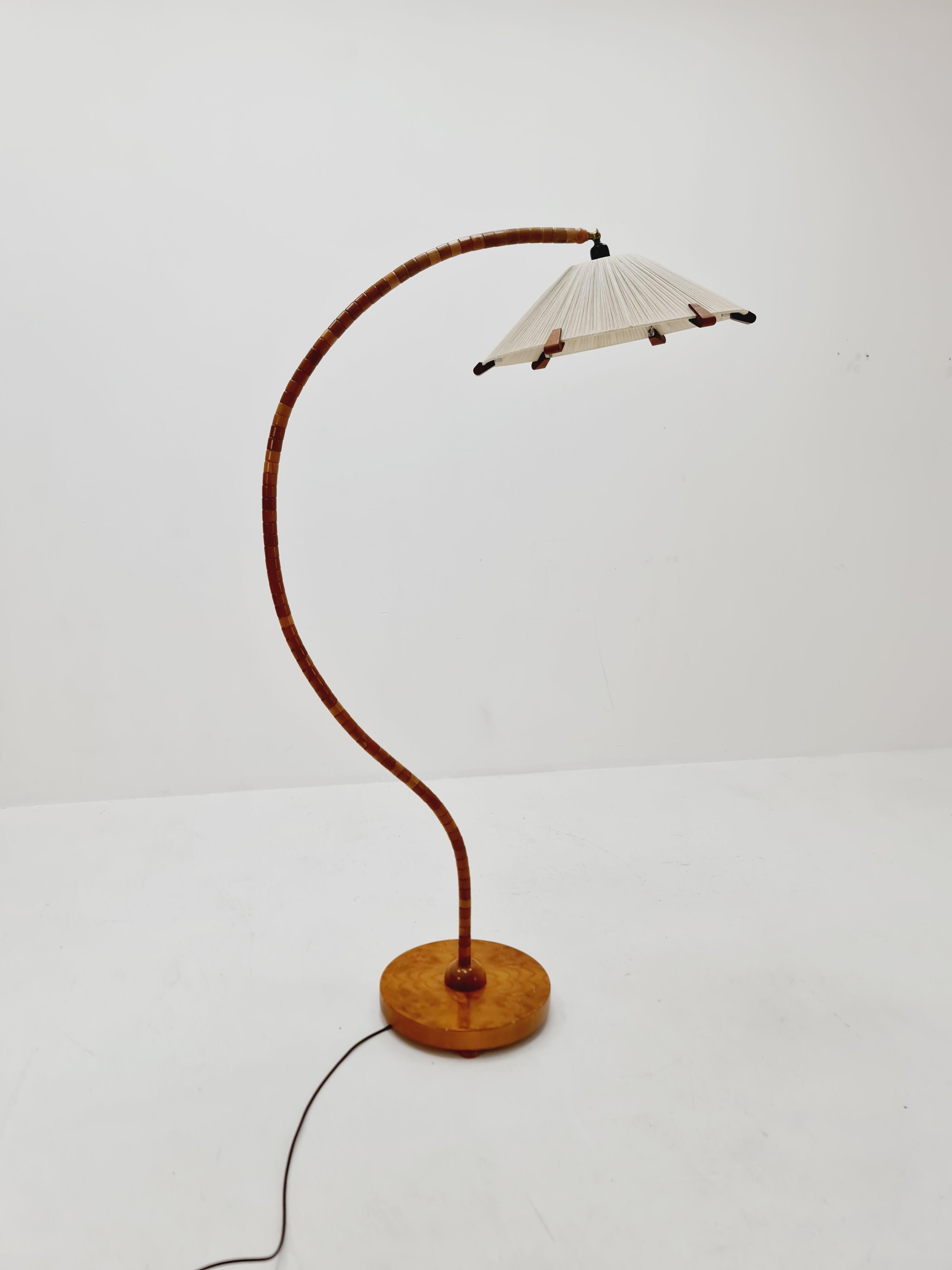 Rara lámpara de pie vintage de cuello de cisne de mediados de siglo de Marksljöd Suecia, década de 1940 en venta 5