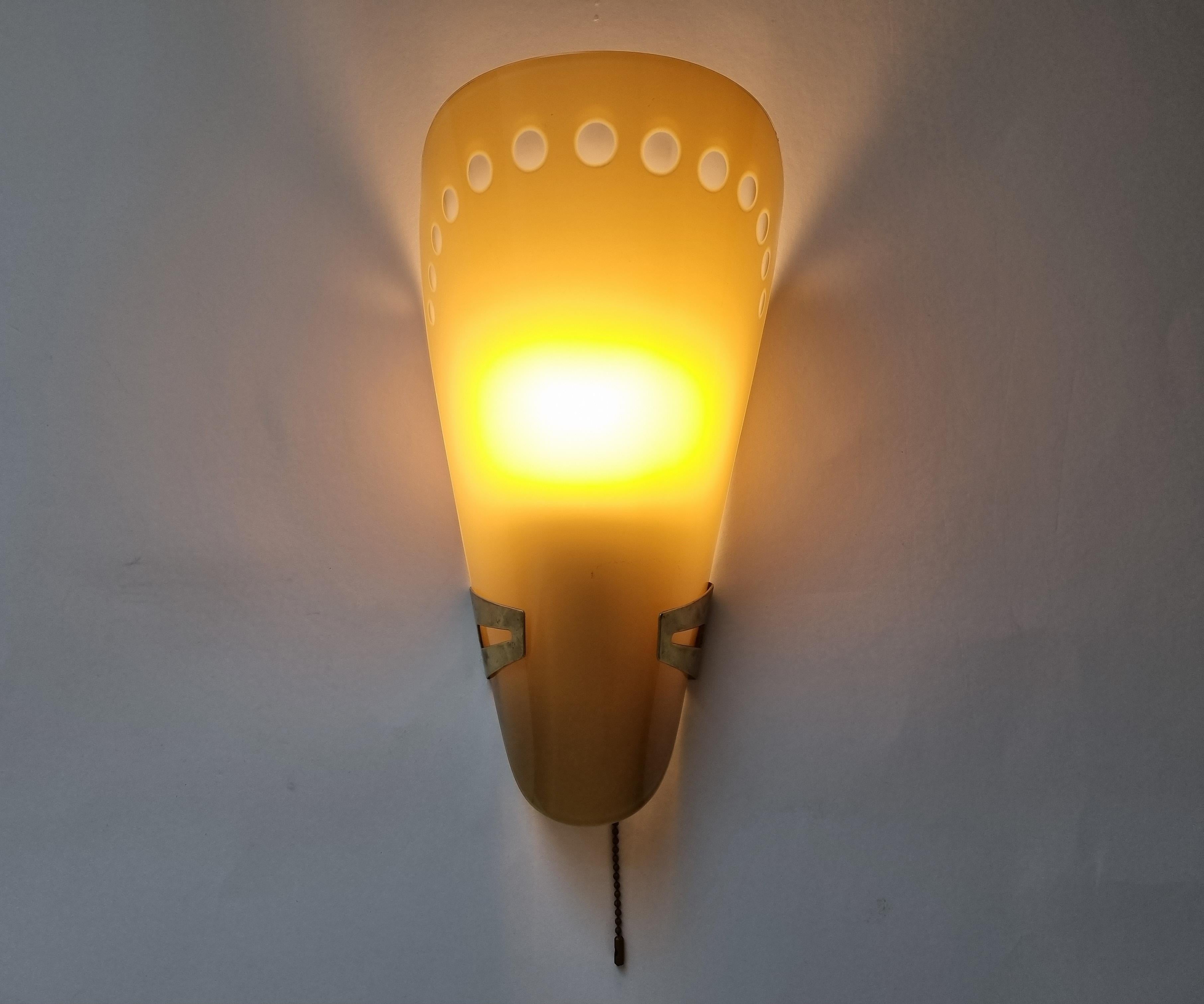 Rare Midcentury Wall Lamp in style of Stilnovo, Italy, 1960s 3