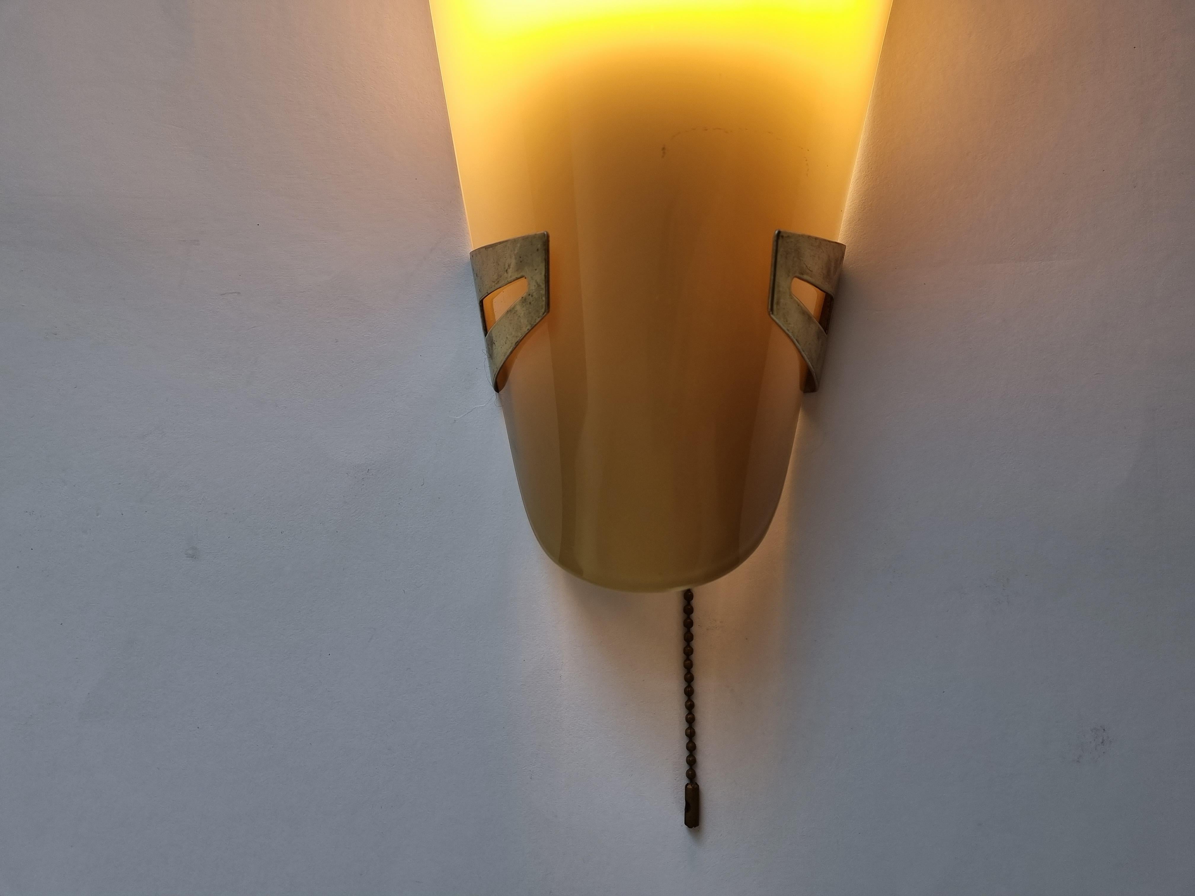 Rare Midcentury Wall Lamp in style of Stilnovo, Italy, 1960s In Good Condition In Praha, CZ