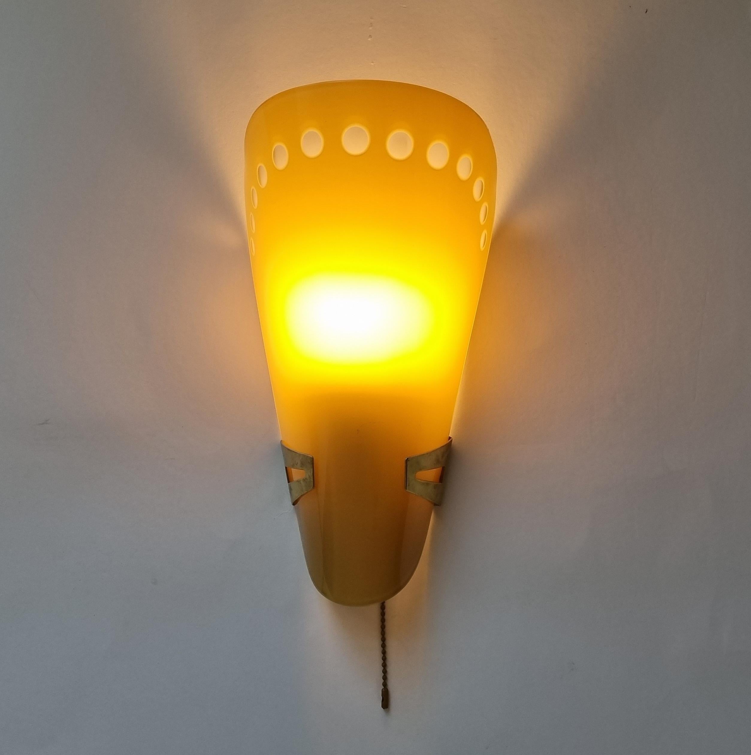 Rare Midcentury Wall Lamp in style of Stilnovo, Italy, 1960s 1