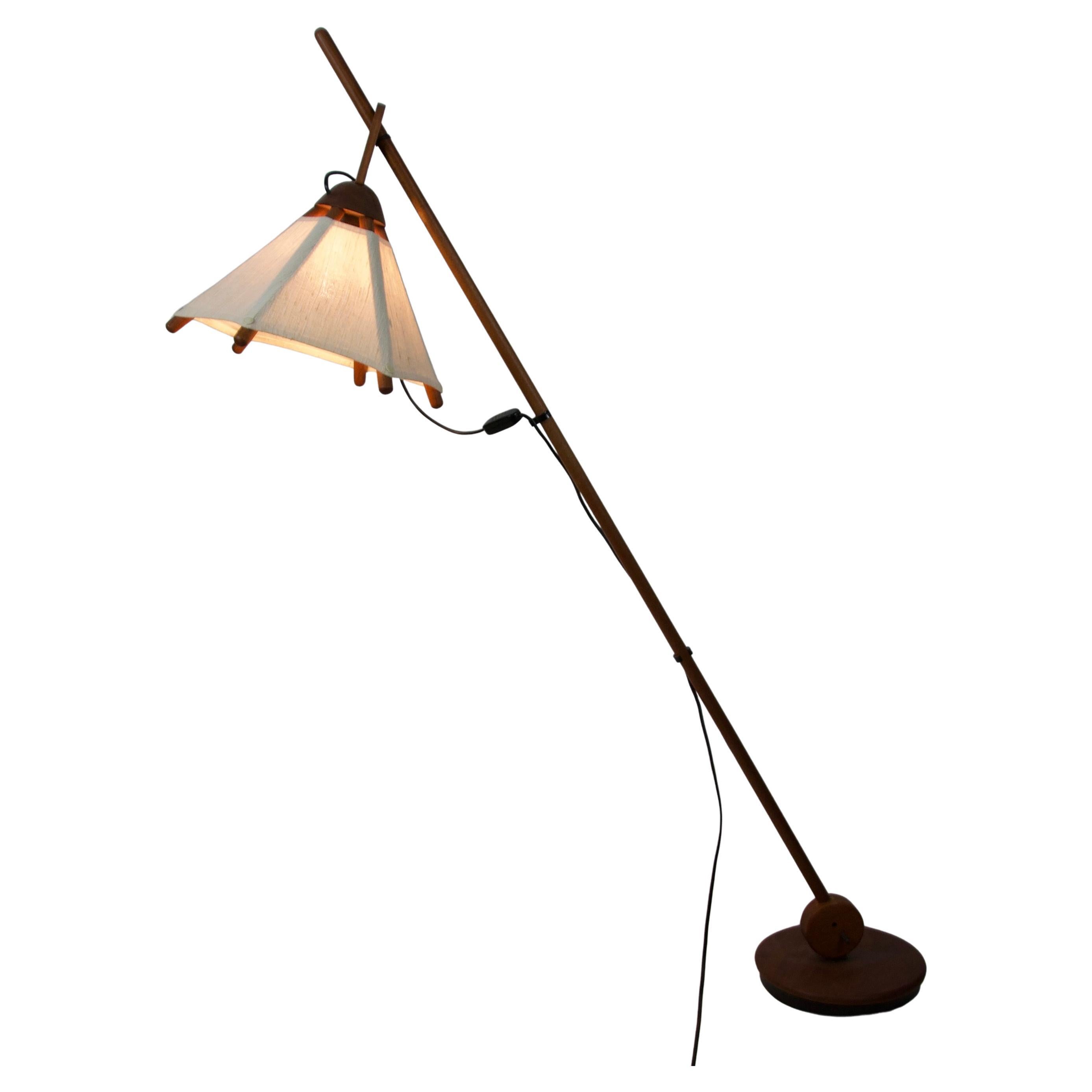 Rare lampadaire en bois du milieu du siècle par Domus, années 1960