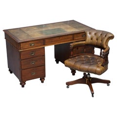 Rare bureau d'officier de campagne navale et chaise Chesterfield avec documents