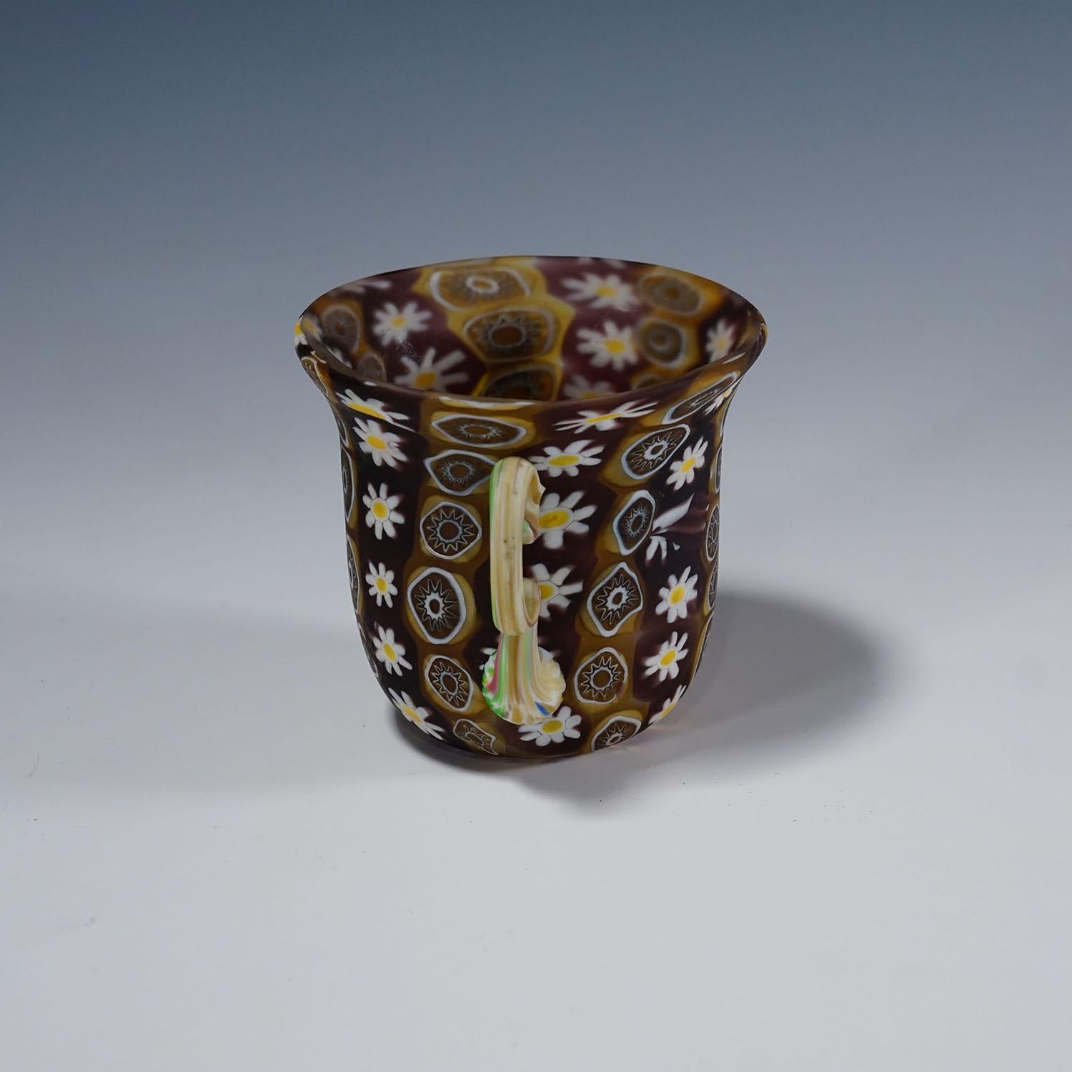 italien Rare vase Millefiori en brun avec poignées, Fratelli Toso Murano vers 1900 en vente