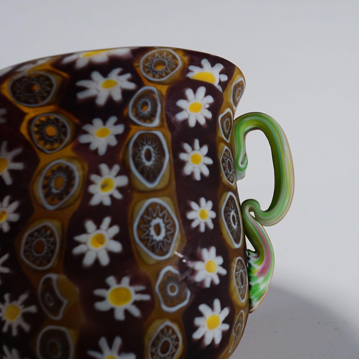 Début du 20ème siècle Rare vase Millefiori en brun avec poignées, Fratelli Toso Murano vers 1900 en vente