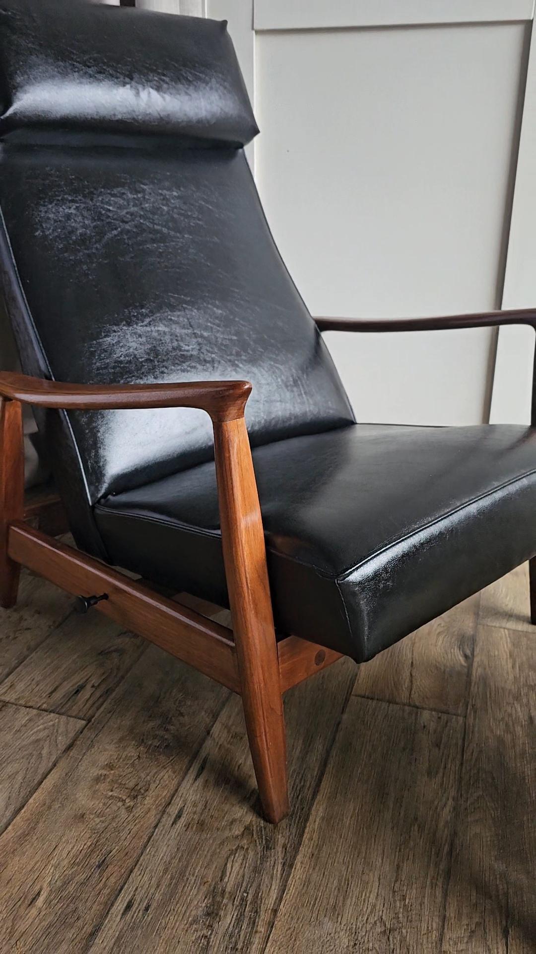 Rare Milo Baughman Thayer Coggin Rock-A-Lounge Chair & Ottoman 3