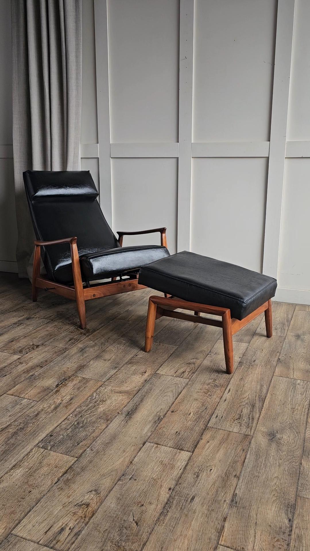 Mid-Century Modern Rare Milo Baughman Thayer Coggin Rock-A-Lounge Chair & Ottoman