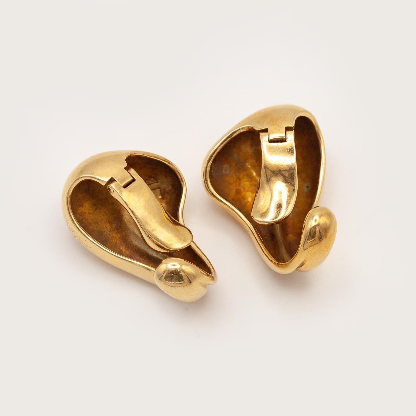 MINAS SPIRIDIS 18K YG Modernist Curved clip on Earrings For Sale 6
