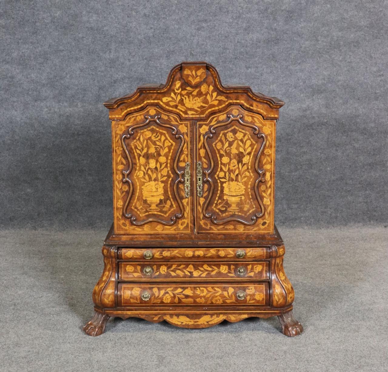 Colonial hollandais Rare boîte à échantillons ou à bijoux pour vendeur en marqueterie hollandaise miniature en vente