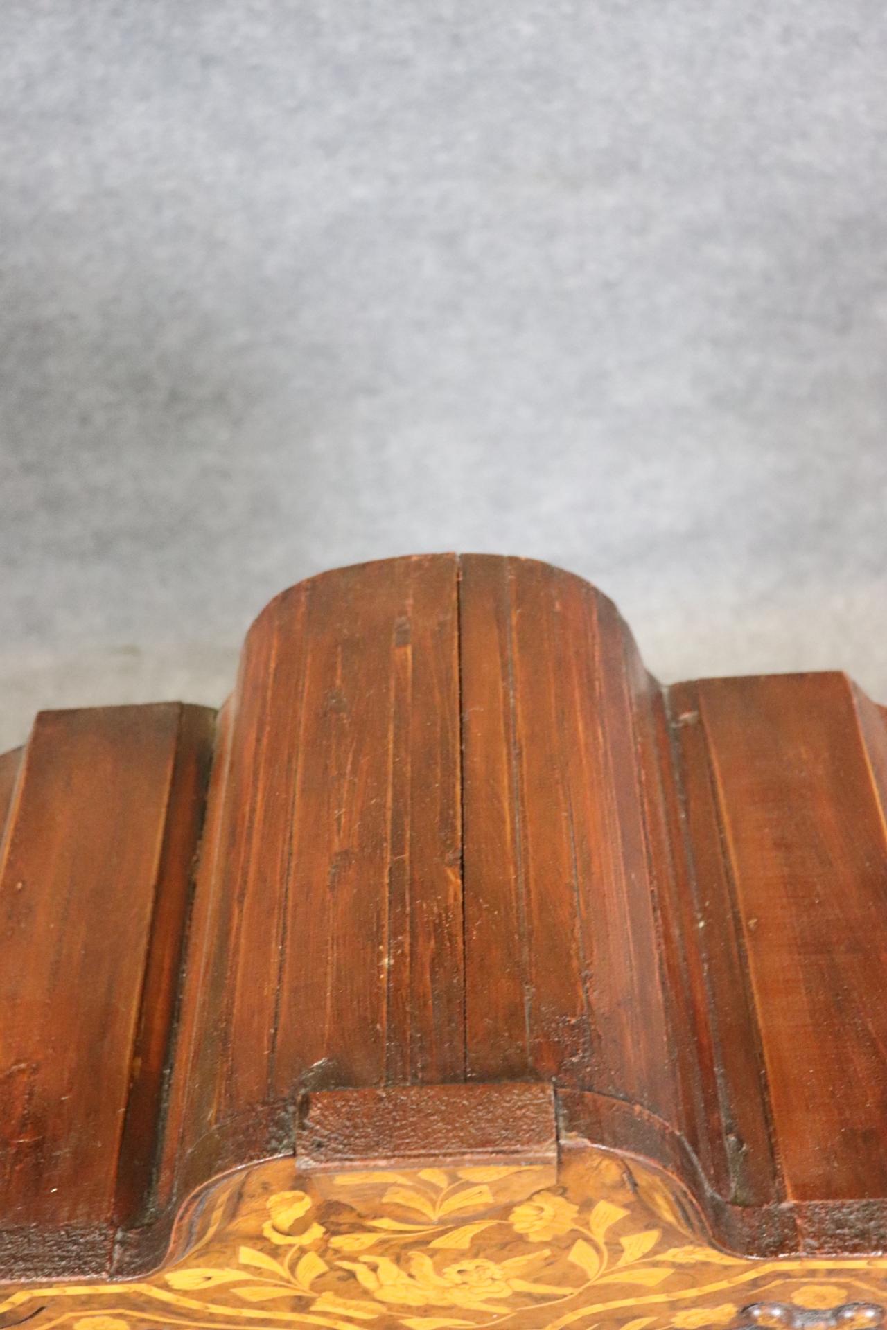 Néerlandais Rare boîte à échantillons ou à bijoux pour vendeur en marqueterie hollandaise miniature en vente