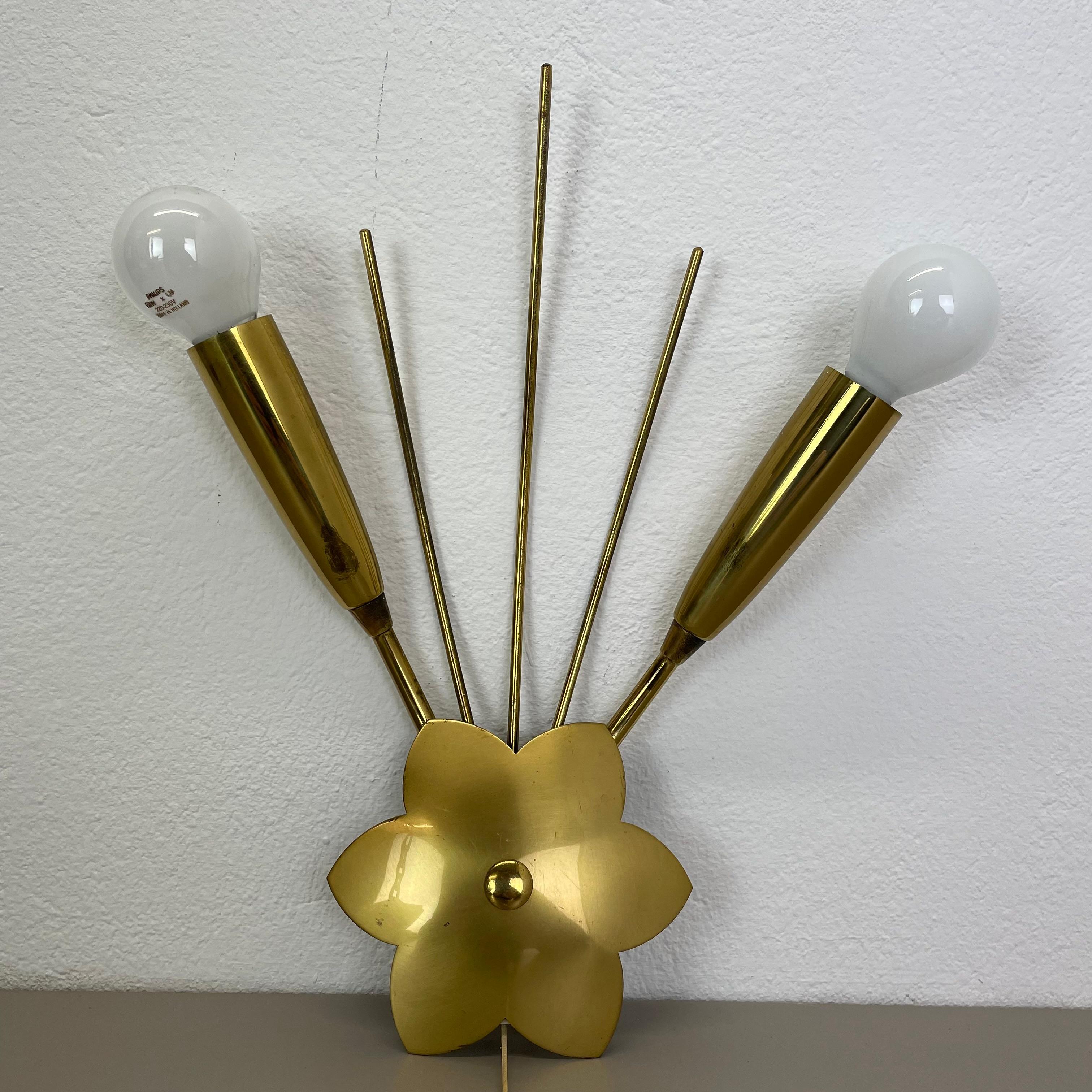 Seltene minimalistische 33-cm-Theater-Wandleuchte aus Messing im Stilnovo-Stil, Italien 1950er Jahre im Angebot 4