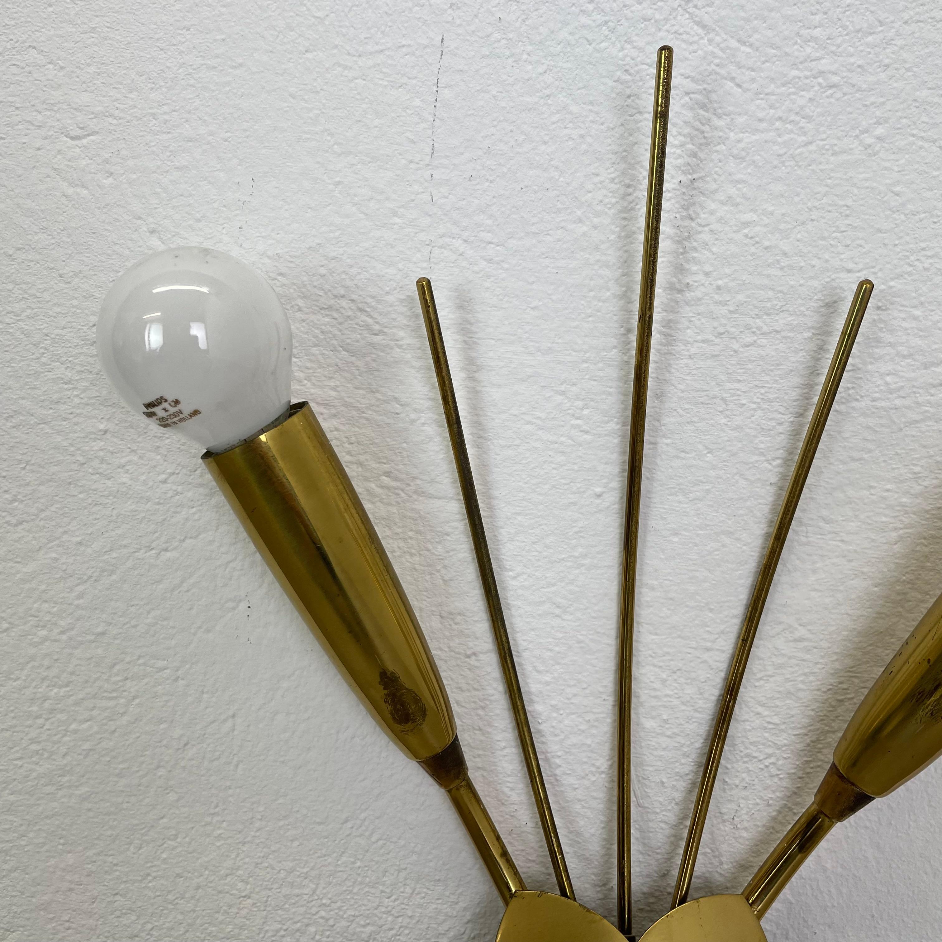 Seltene minimalistische 33-cm-Theater-Wandleuchte aus Messing im Stilnovo-Stil, Italien 1950er Jahre im Zustand „Gut“ im Angebot in Kirchlengern, DE