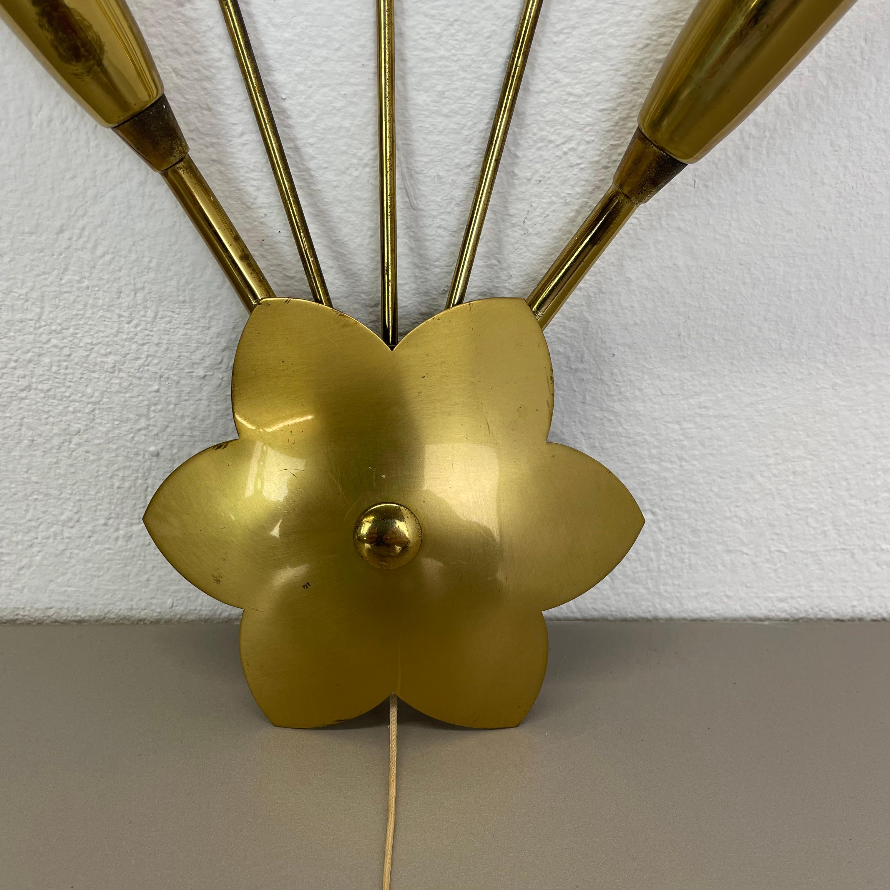 Seltene minimalistische 33-cm-Theater-Wandleuchte aus Messing im Stilnovo-Stil, Italien 1950er Jahre im Angebot 2