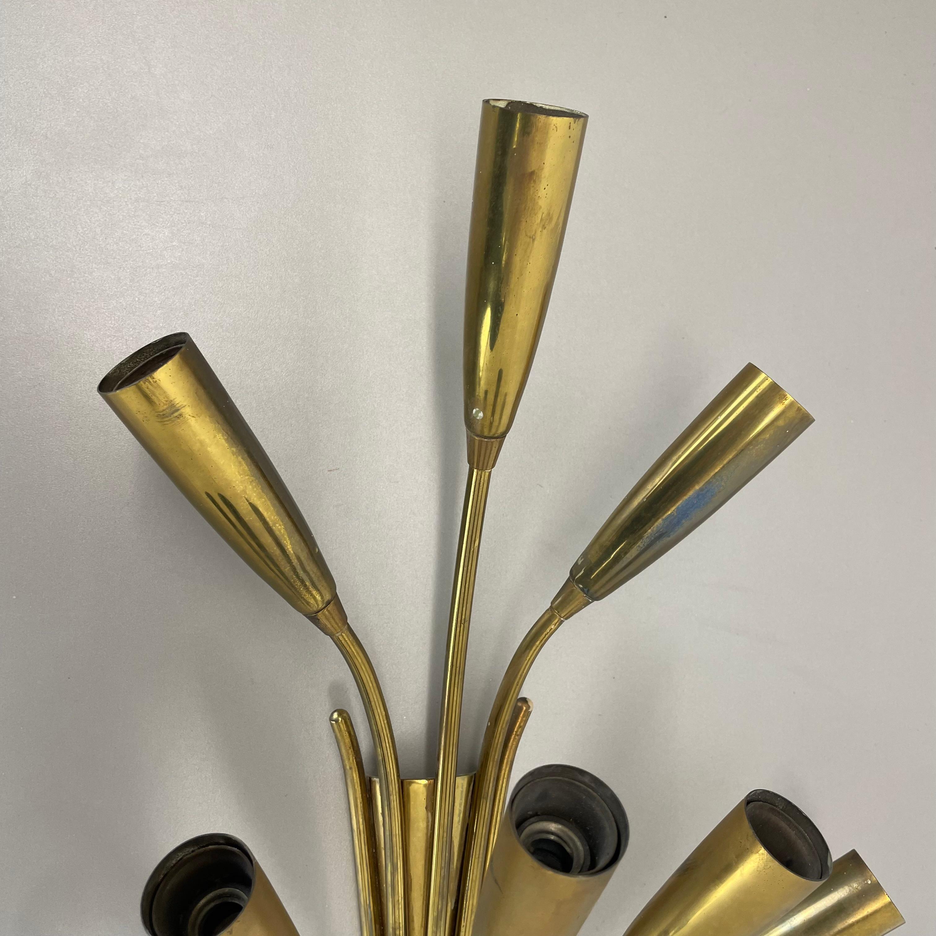 Mid-Century moderno raro minimalista 39cm Ottone Stilnovo Style Teatro Sconce da parete, Italia 1950s in vendita