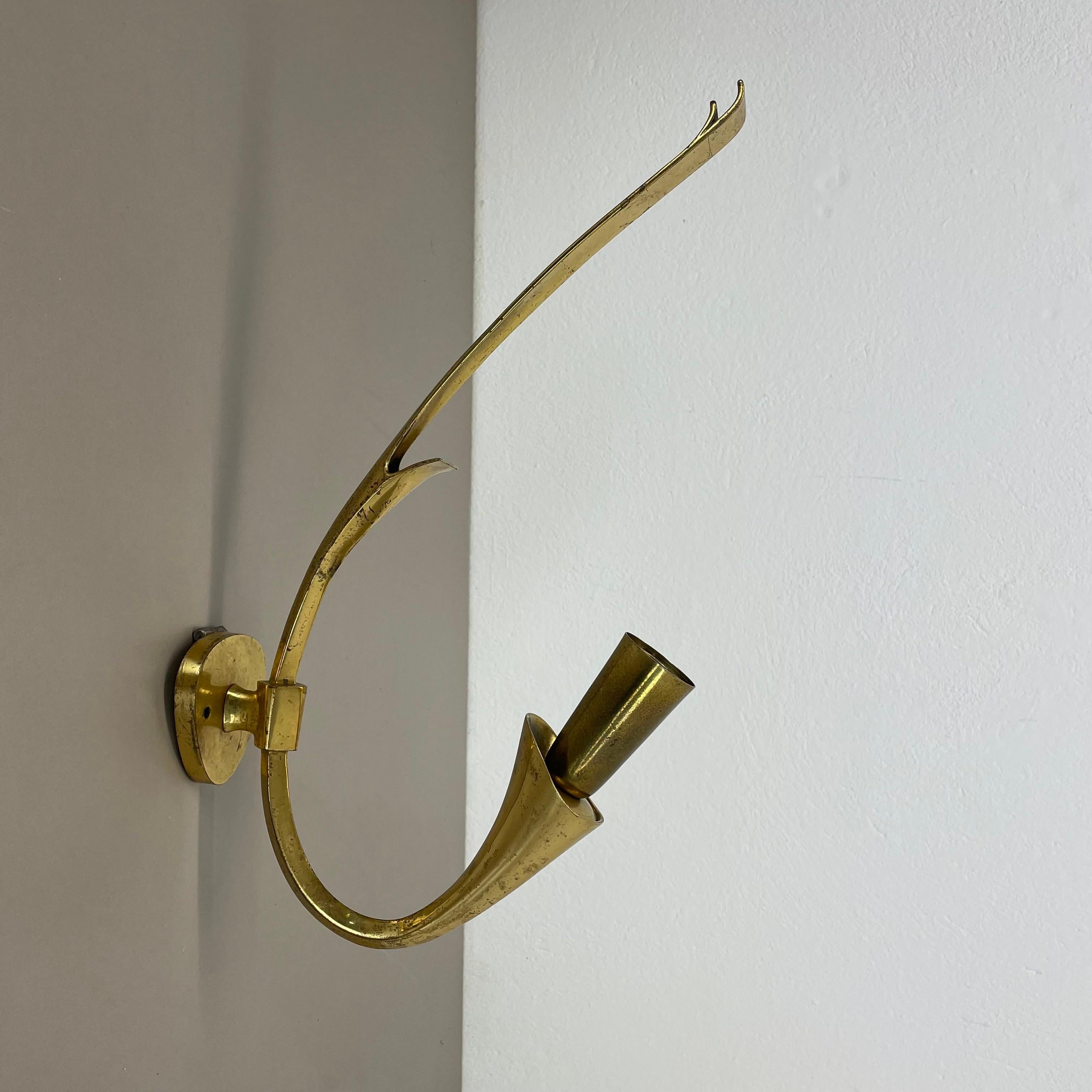 Mid-Century Modern rare minimalist 41cm Brass Stilnovo Style Theatre Wall Light Sconce, Italy 1950s For Sale