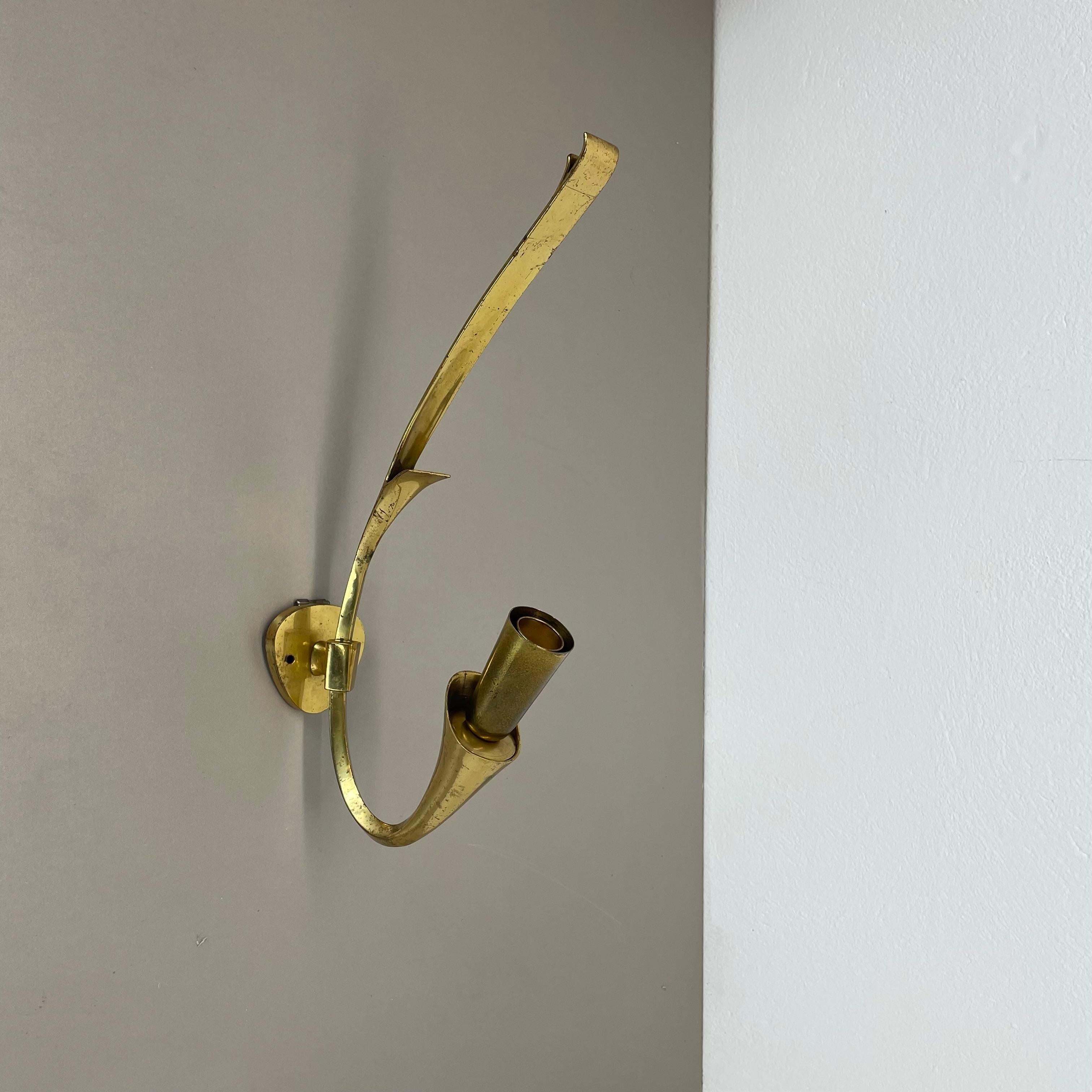 Italian rare minimalist 41cm Brass Stilnovo Style Theatre Wall Light Sconce, Italy 1950s For Sale