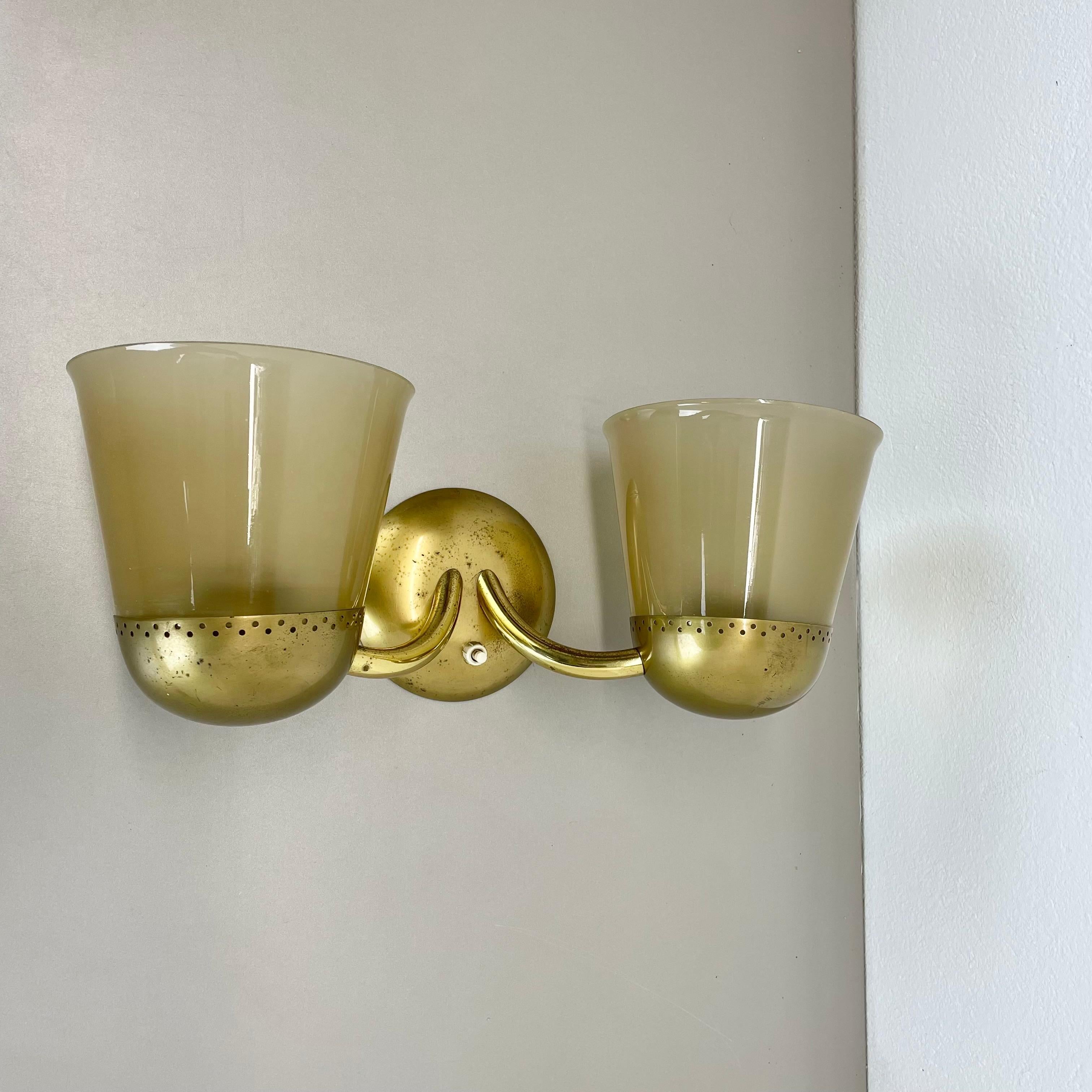 Articolo:

Lampada da parete in ottone per teatro


Produttore:

Stilnovo sytle


Origine:

Italia



Età:

1920s


Questa applique modernista è stata prodotta in Italia negli anni Venti. È realizzata in ottone massiccio e presenta due graziosi