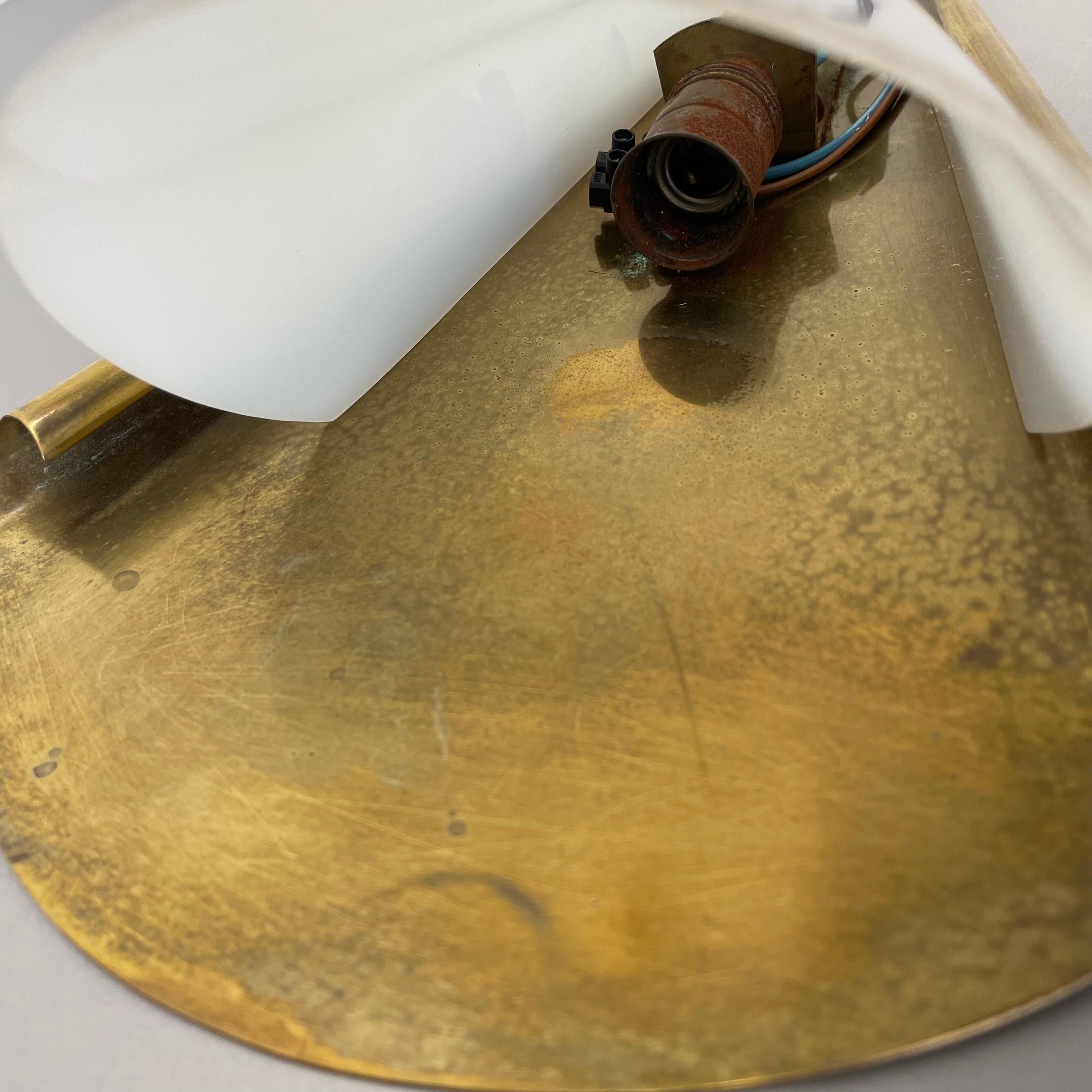 rare minimalist brass and plexiglass Stilnovo Style Wall Light, Italy 1950s For Sale 6
