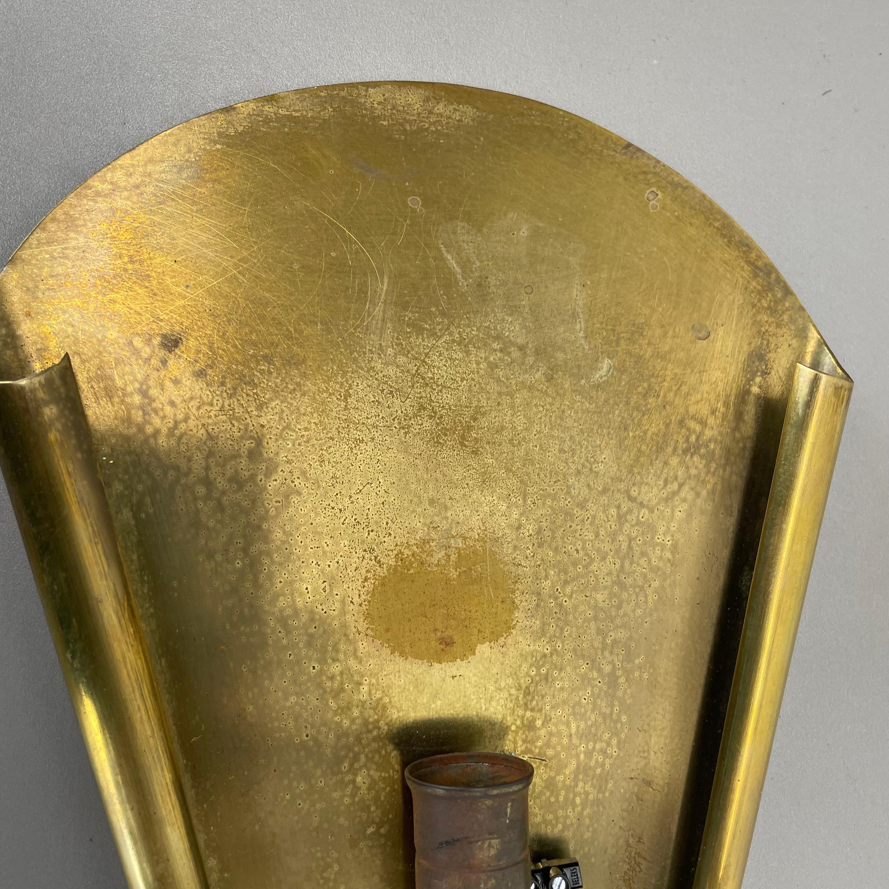 rare minimalist brass and plexiglass Stilnovo Style Wall Light, Italy 1950s For Sale 8