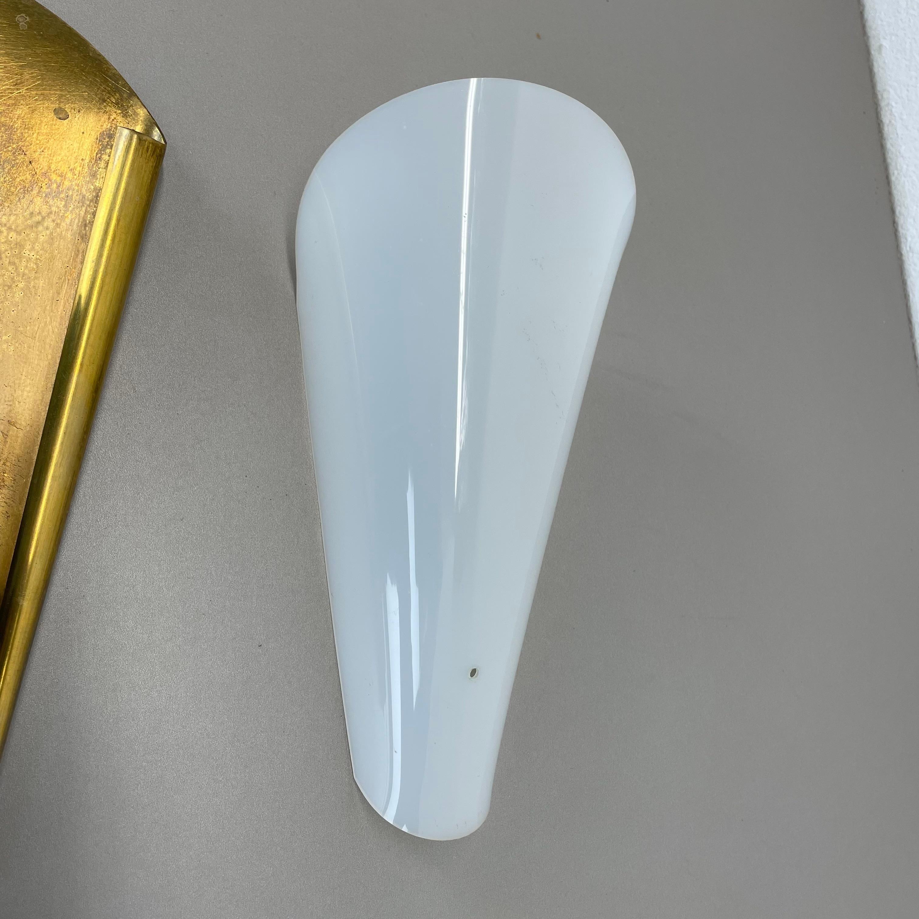 rare minimalist brass and plexiglass Stilnovo Style Wall Light, Italy 1950s For Sale 9