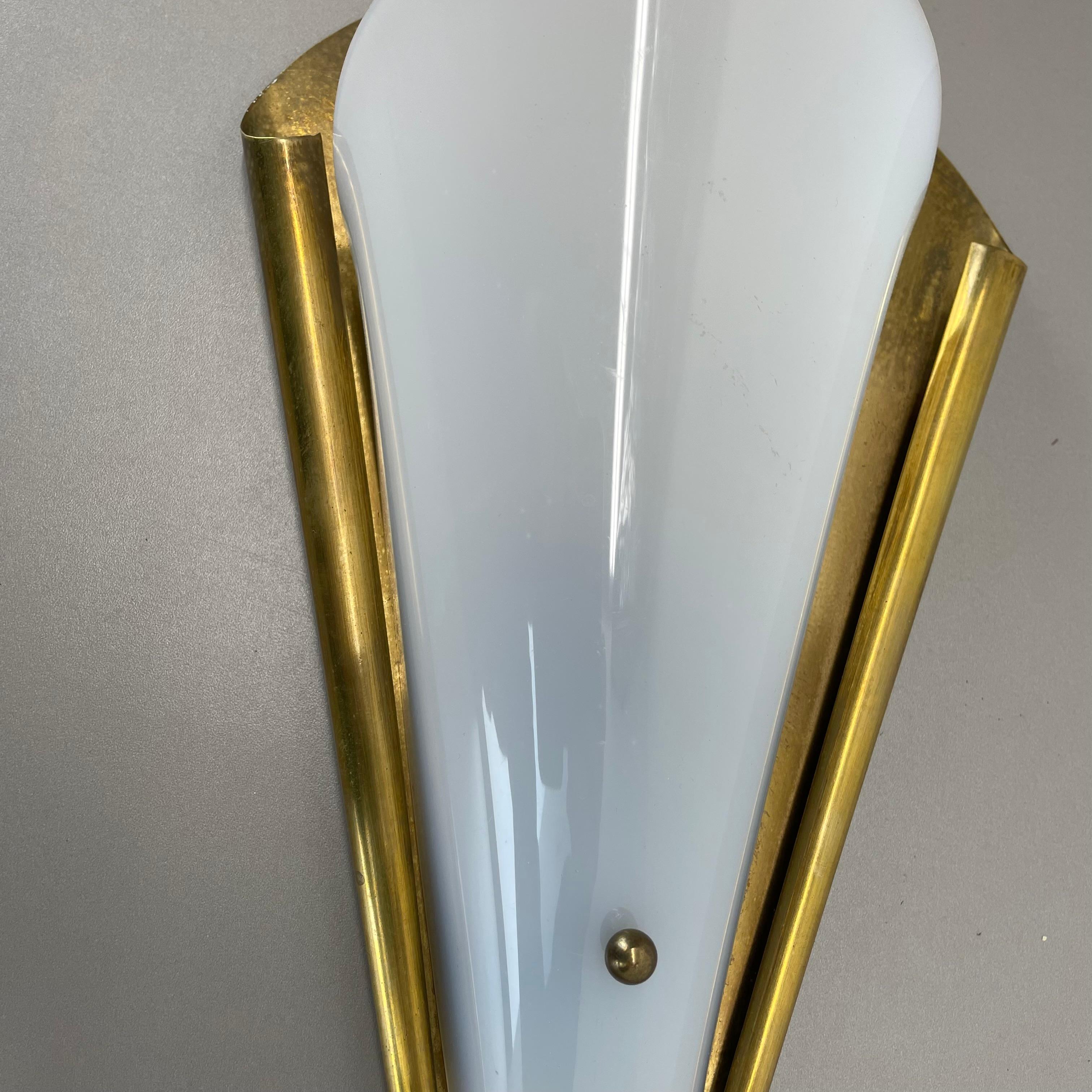 Metal rare minimalist brass and plexiglass Stilnovo Style Wall Light, Italy 1950s For Sale