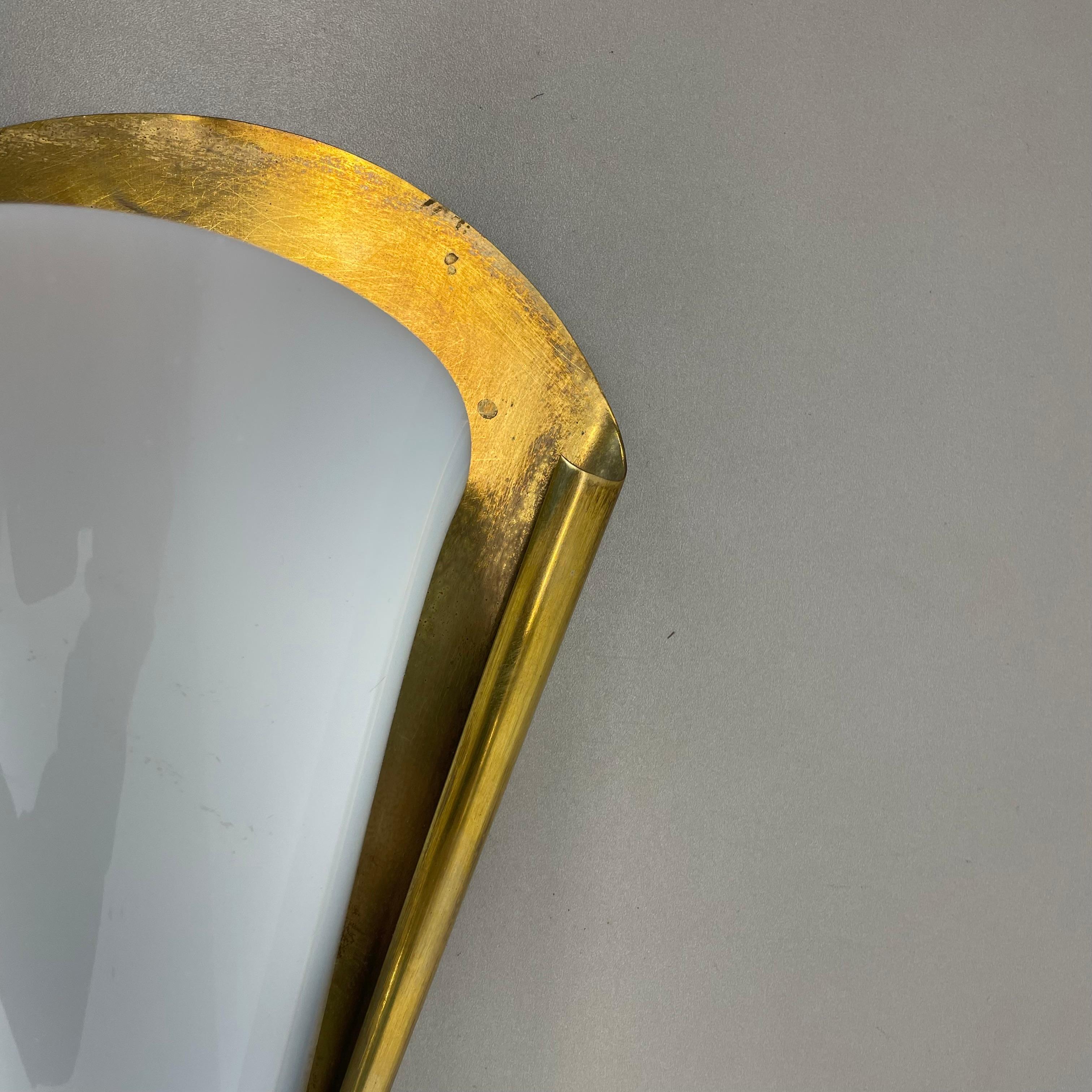 rare minimalist brass and plexiglass Stilnovo Style Wall Light, Italy 1950s For Sale 2