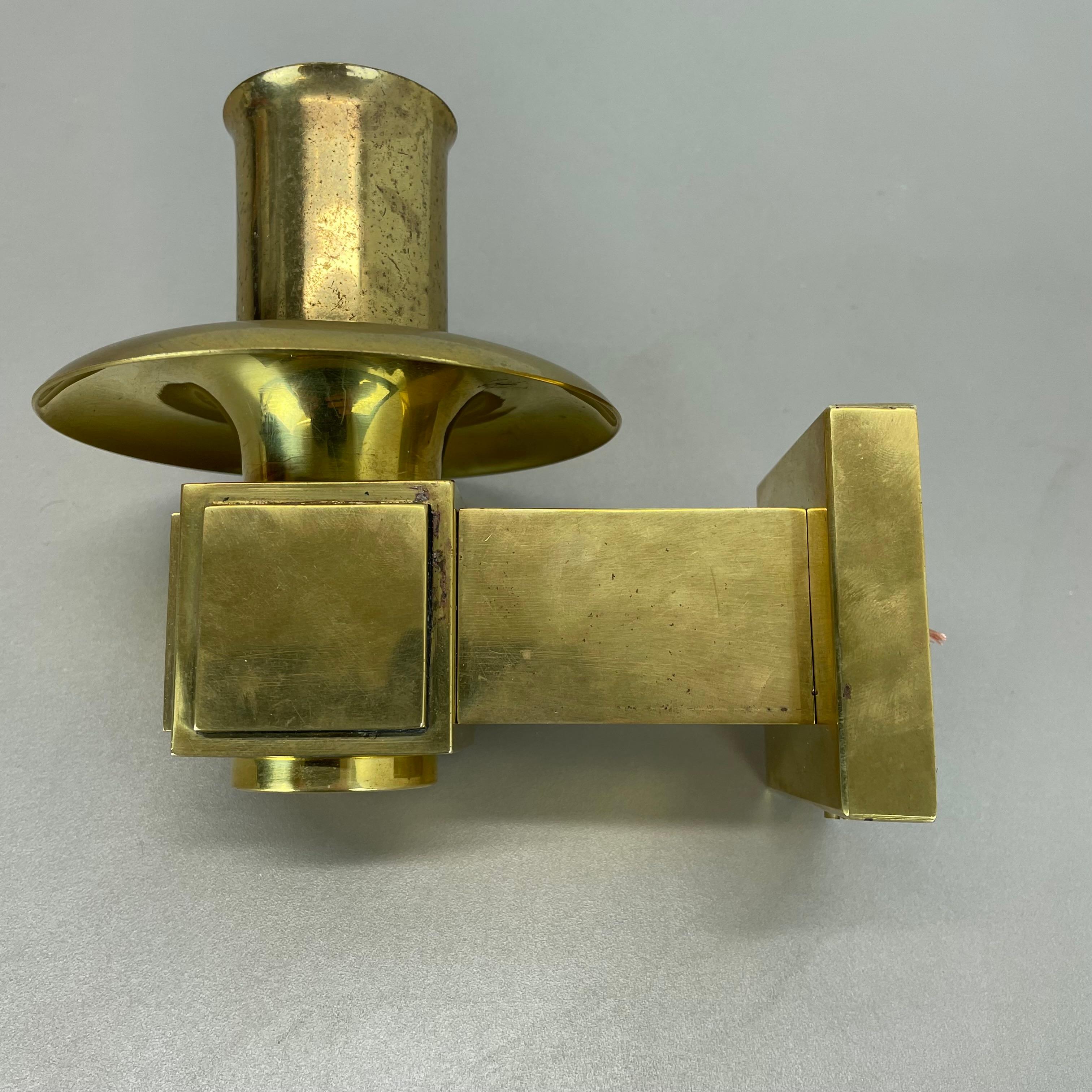 Raro aplique minimalista de latón estilo teatro Stilnovo, Italia Años 50 en venta 5