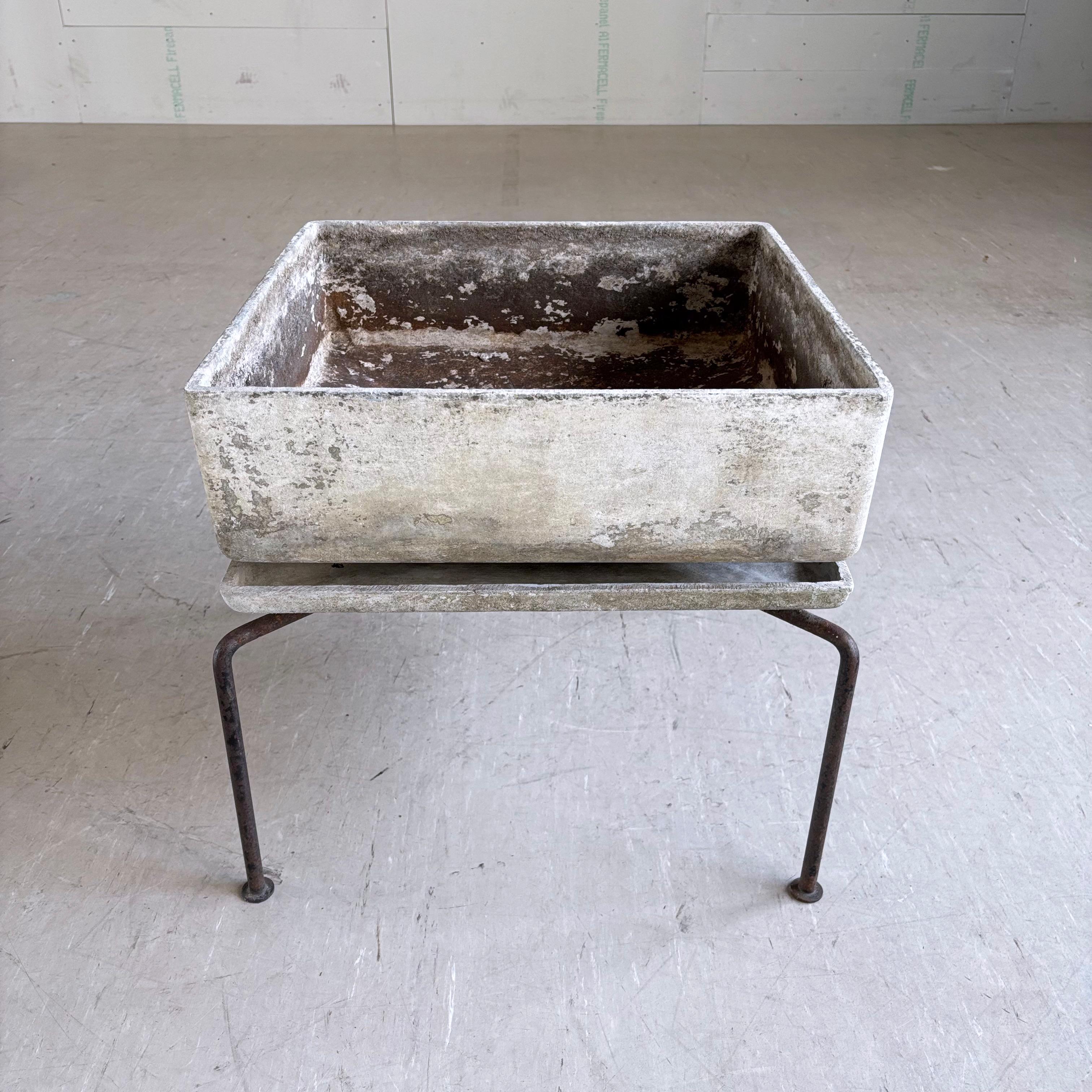 Minimalist 'Caslon' concrete and steel planter designed by prominent Swiss interior architect and furniture designer, Bruno Rey in 1959. 
Bruno Rey (* 1935 in Brugg, Switzerland; † 2017 in Gebenstorf, Switzerland). Made in Switzerland ca. 1959 -