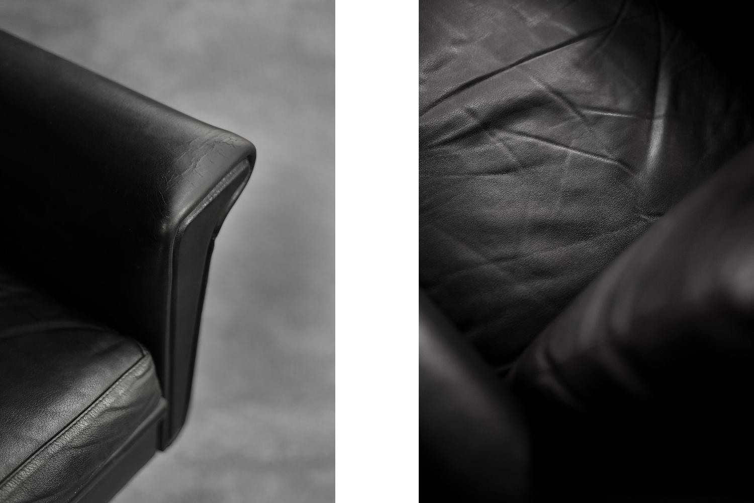 Rare Minimalist Vintage Mid-Century Danish Modern Black Leather Swivel Armchair For Sale 5