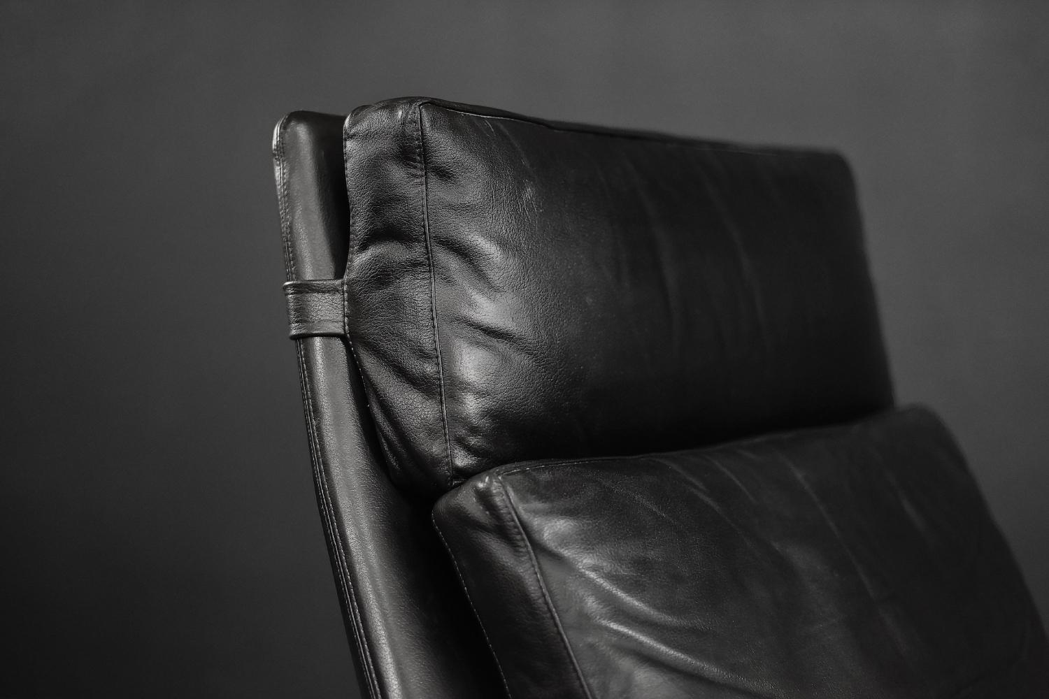 Fauteuil pivotant rare en cuir noir minimaliste danois moderne du milieu du siècle dernier  en vente 4