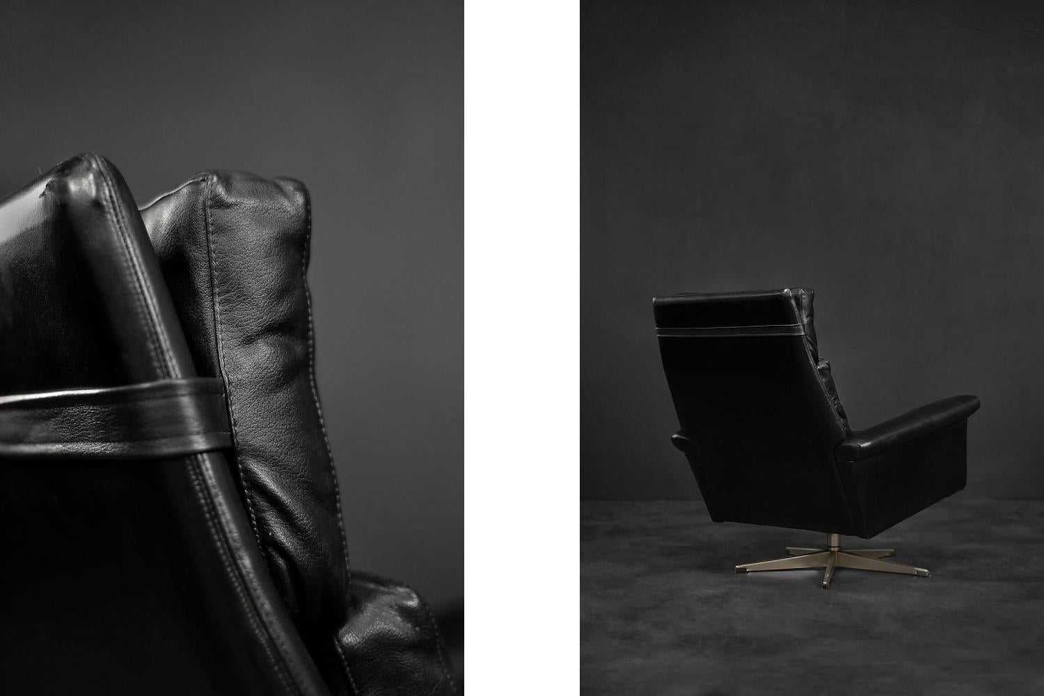 Danois Fauteuil pivotant rare en cuir noir minimaliste danois moderne du milieu du siècle dernier  en vente