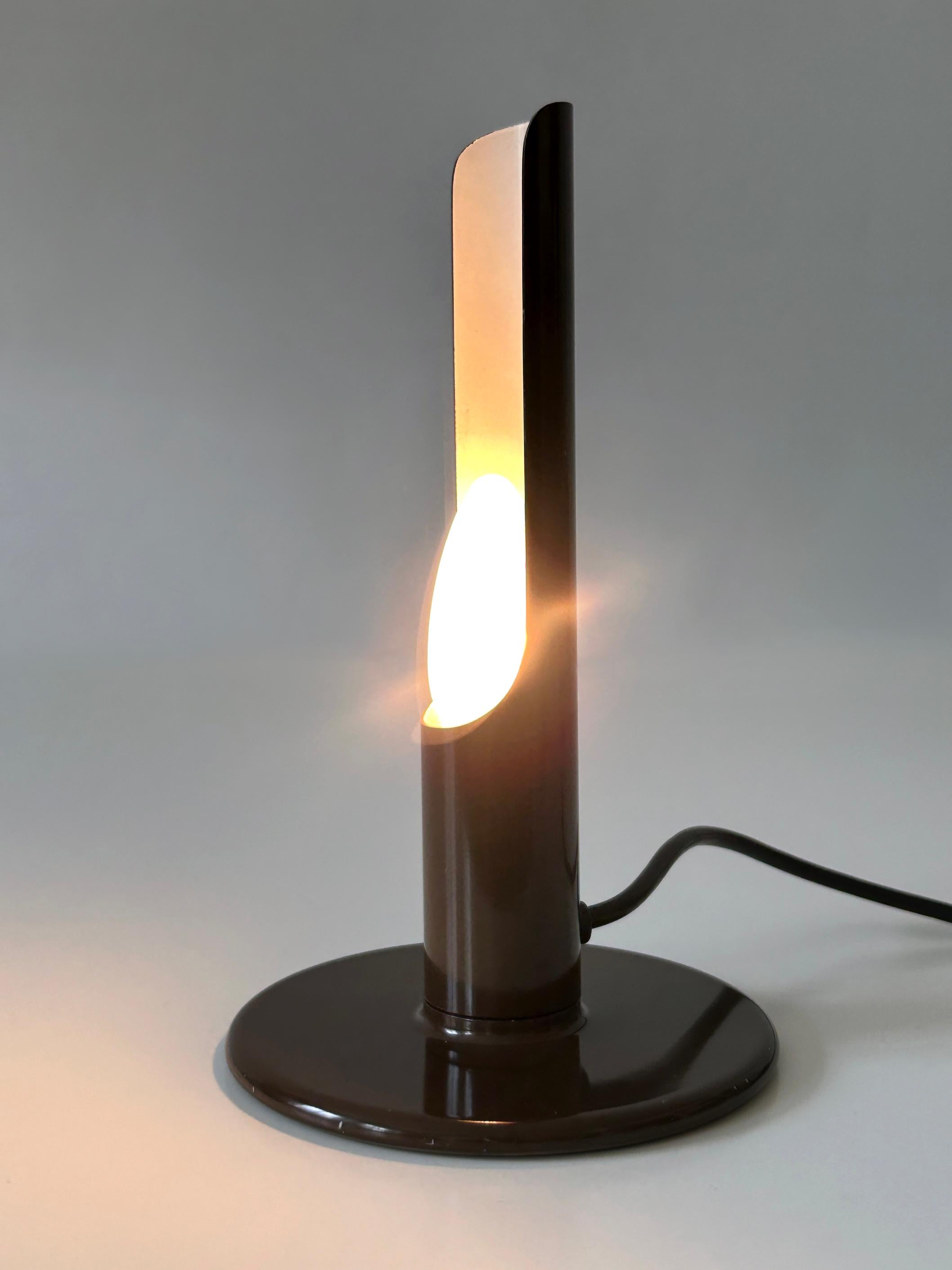Rare, elegant and minimalistic Mid-Century Modern table lamp or desk light in dark brown. Model Prix. With a tube reflector rotating on the base. Designed by Ingo Maurer 1969 for Design M, Munich, Germany. Manufactured probably 1969 / beginning of