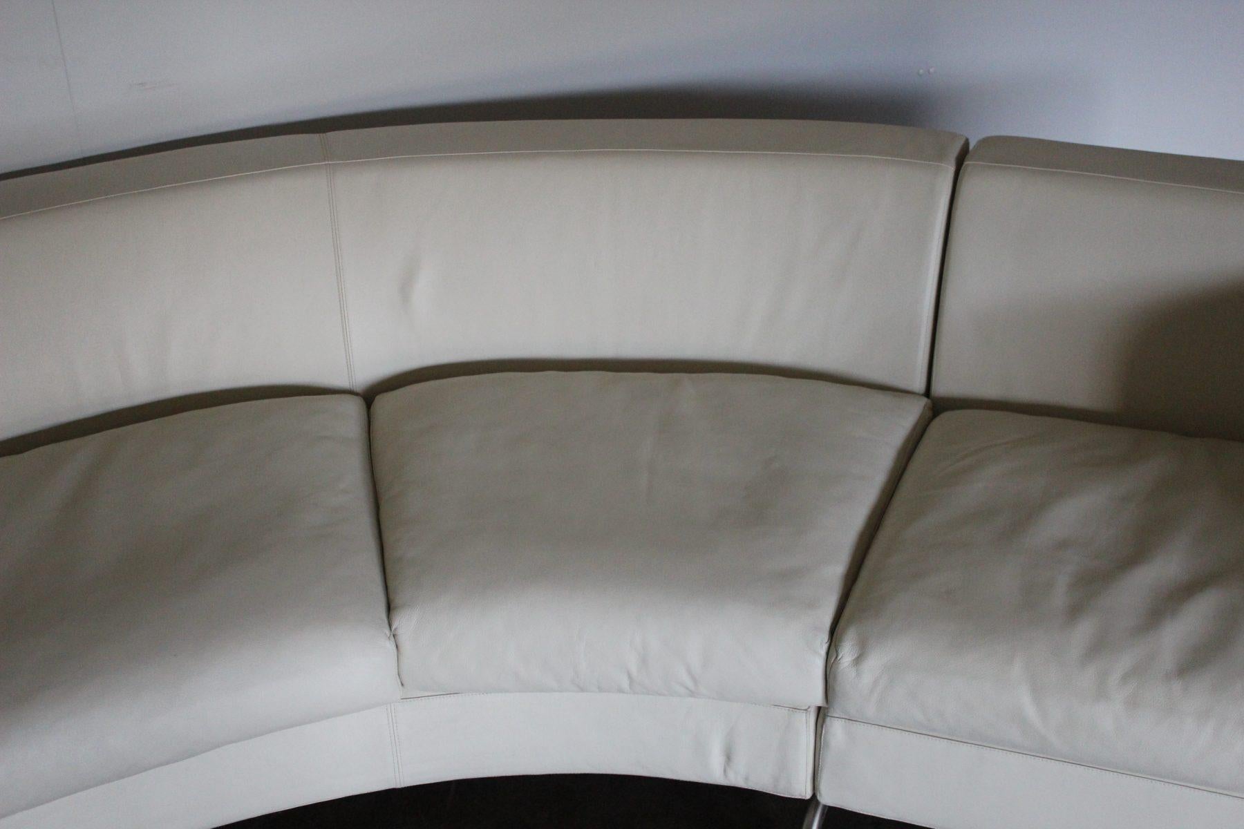 Rare Minotti “Dubuffet” Curved Sofa, in Cream “Pelle” Leather In Good Condition In Barrowford, GB
