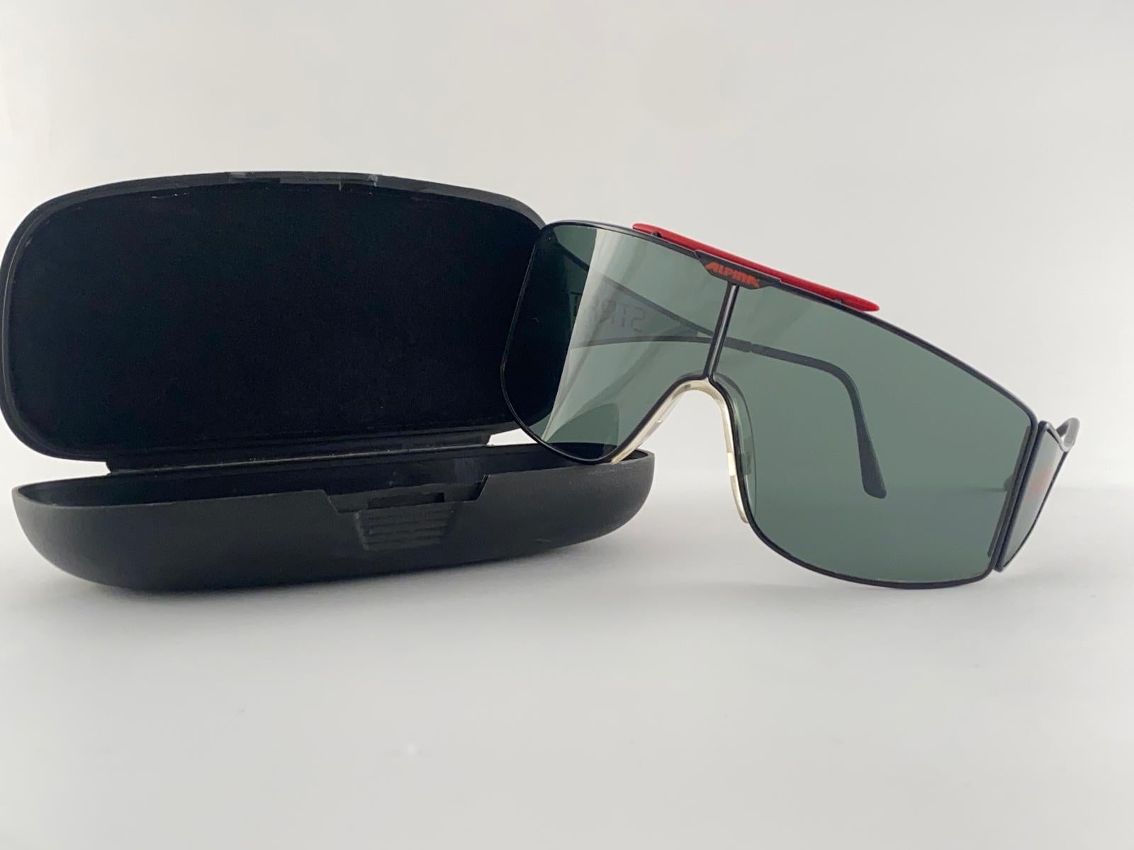 Seltener mintfarbener Vintage Alpina Stratos  Sonnenbrille 1980er Jahre Westdeutschland (Grau) im Angebot