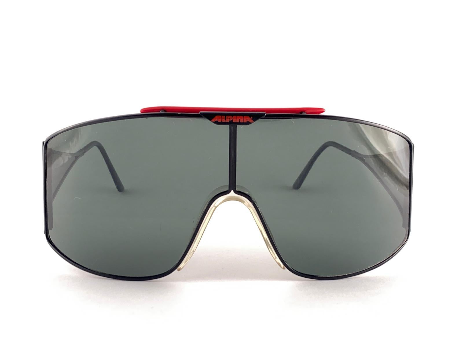 Seltener mintfarbener Vintage Alpina Stratos  Sonnenbrille 1980er Jahre Westdeutschland im Zustand „Neu“ im Angebot in Baleares, Baleares
