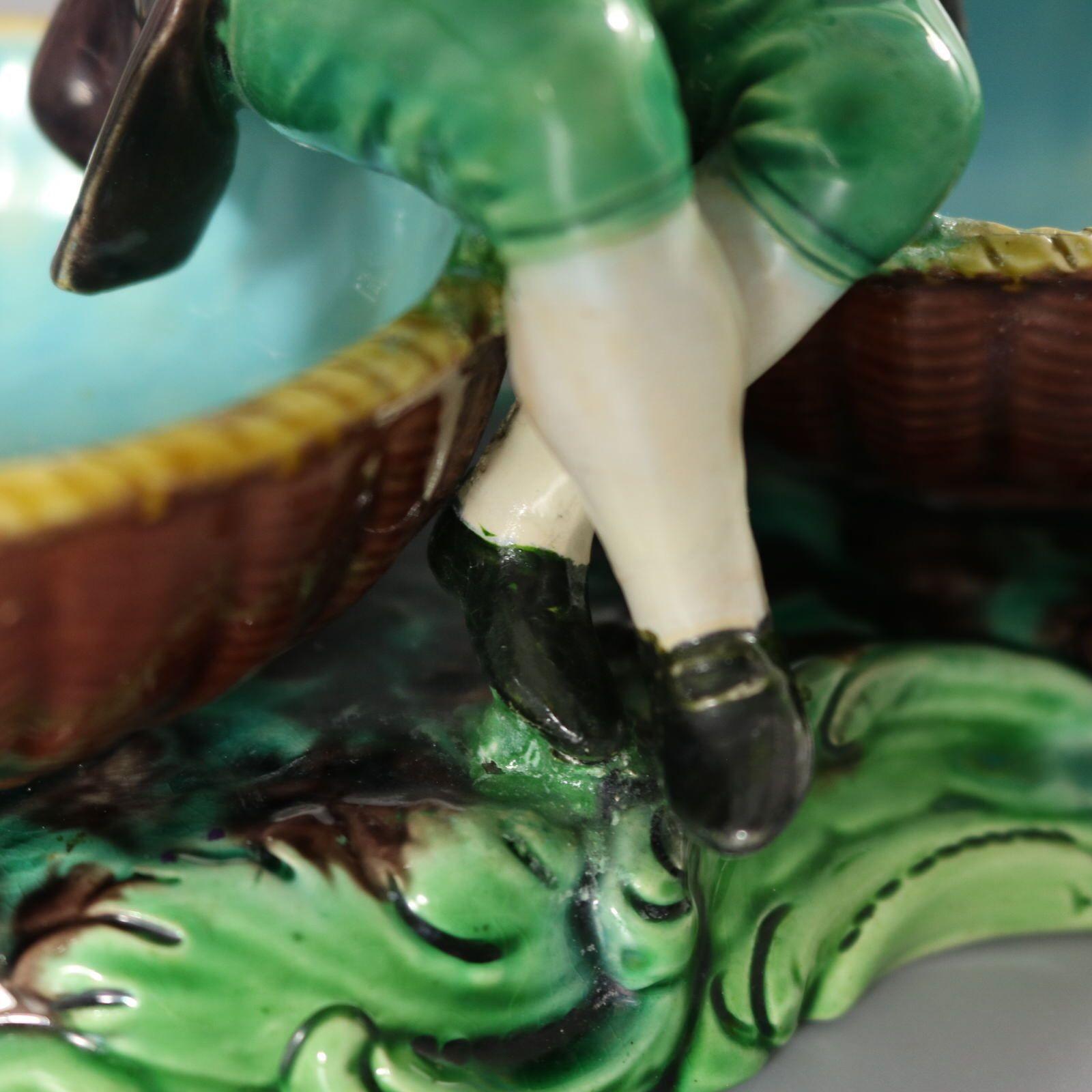 Rare figurine en majolique de Minton avec paniers en vente 9